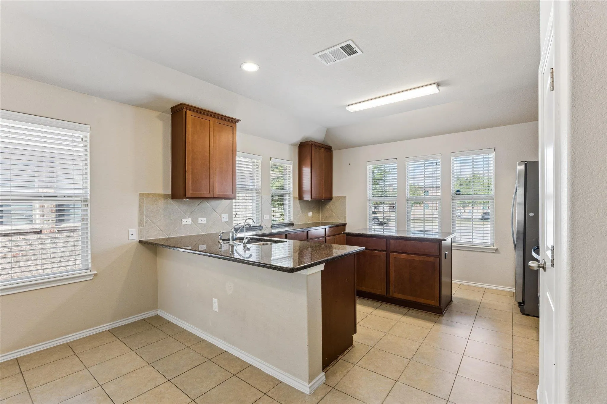 Photo 4 of 520 S BROOK DR