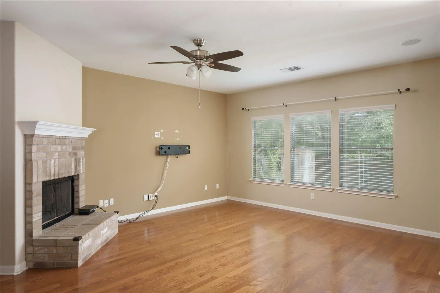 Photo 5 of 1918 BARNETT DR