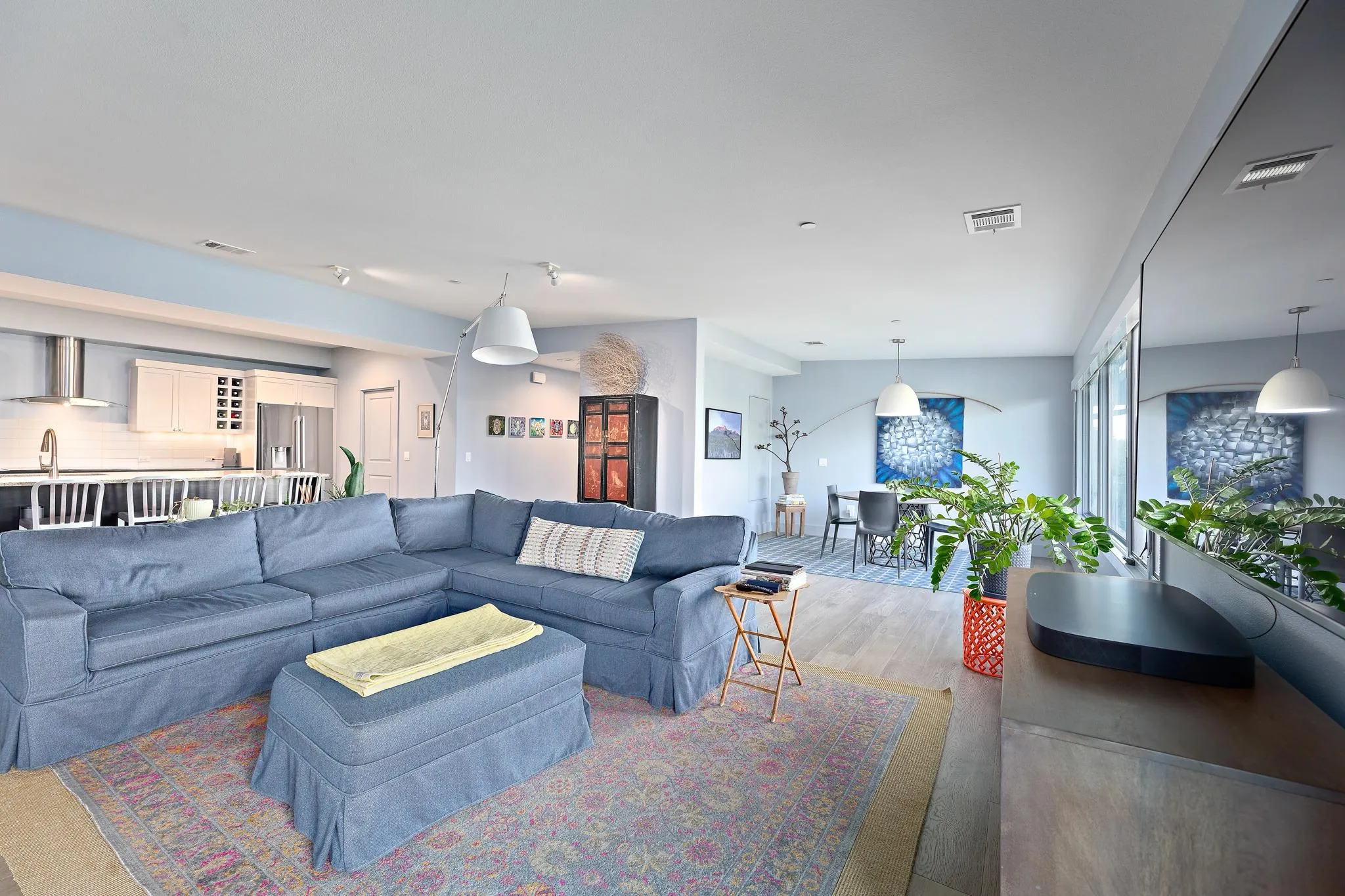 Photo 3 of 3200 GRANDVIEW ST #11