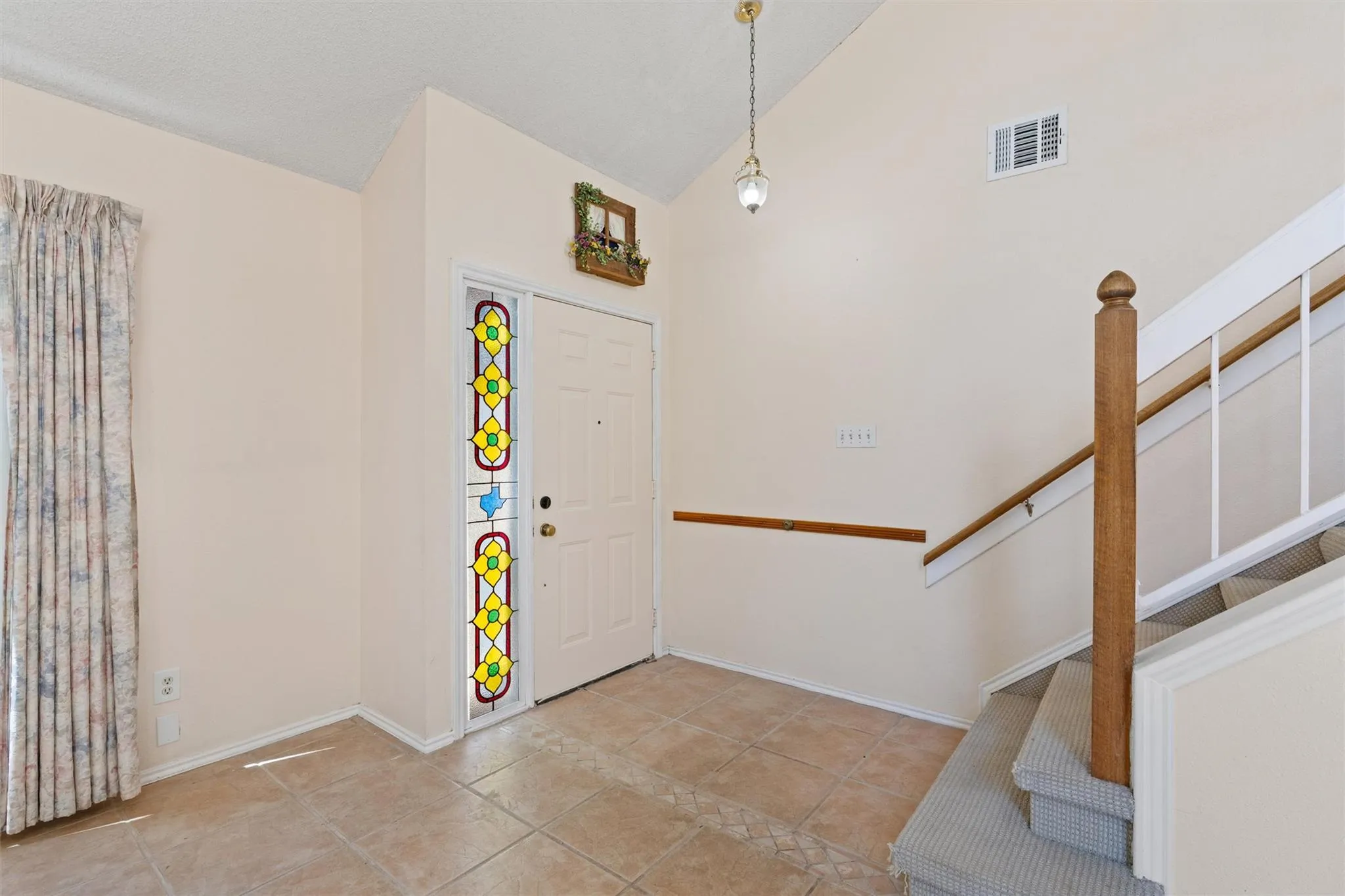 Photo 3 of 12319 YARMONT WAY