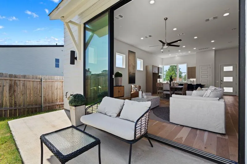 Photo 5 of 5513 TOSCANA AVE