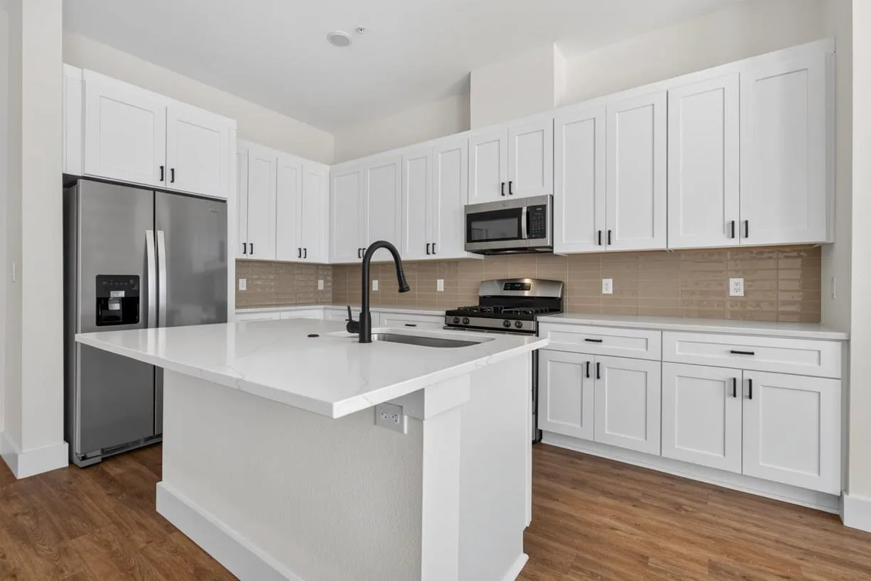 Photo 3 of 1811 WEBBERVILLE RD #1210
