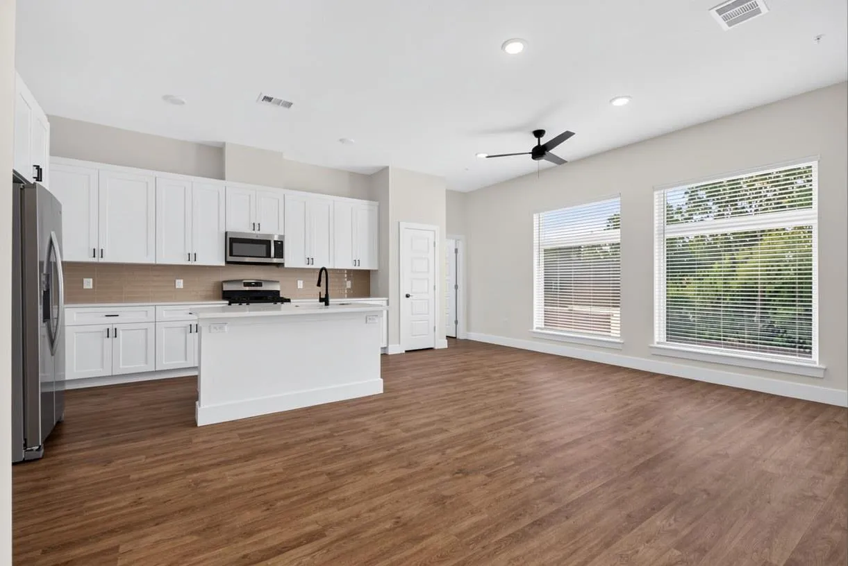 Photo 2 of 1811 WEBBERVILLE RD #1210