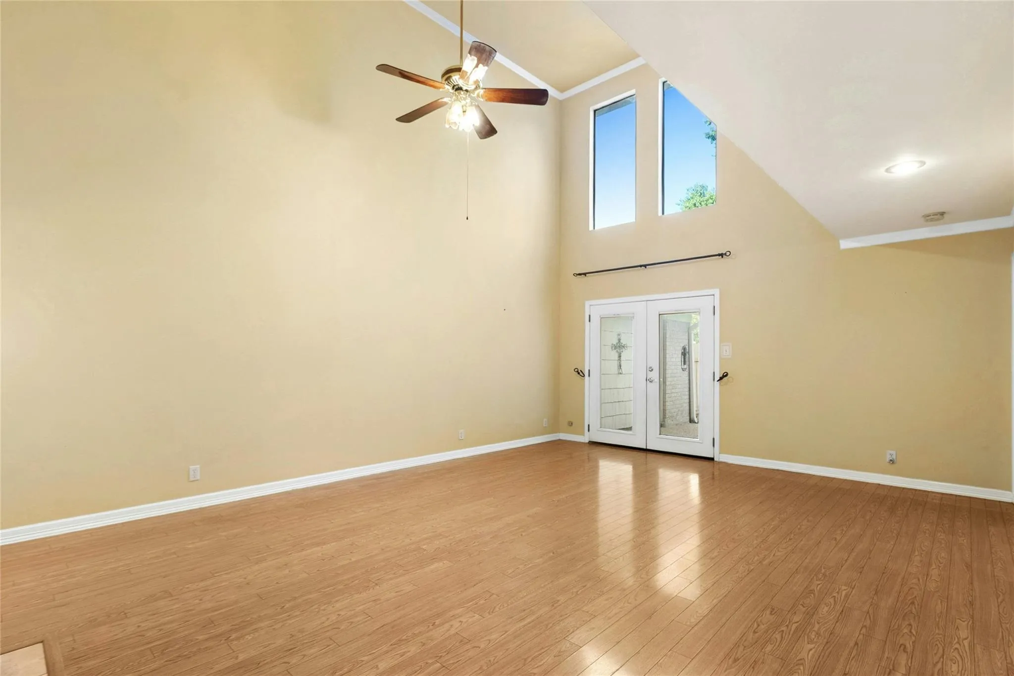 Photo 4 of 10900 CROWN COLONY DR #2