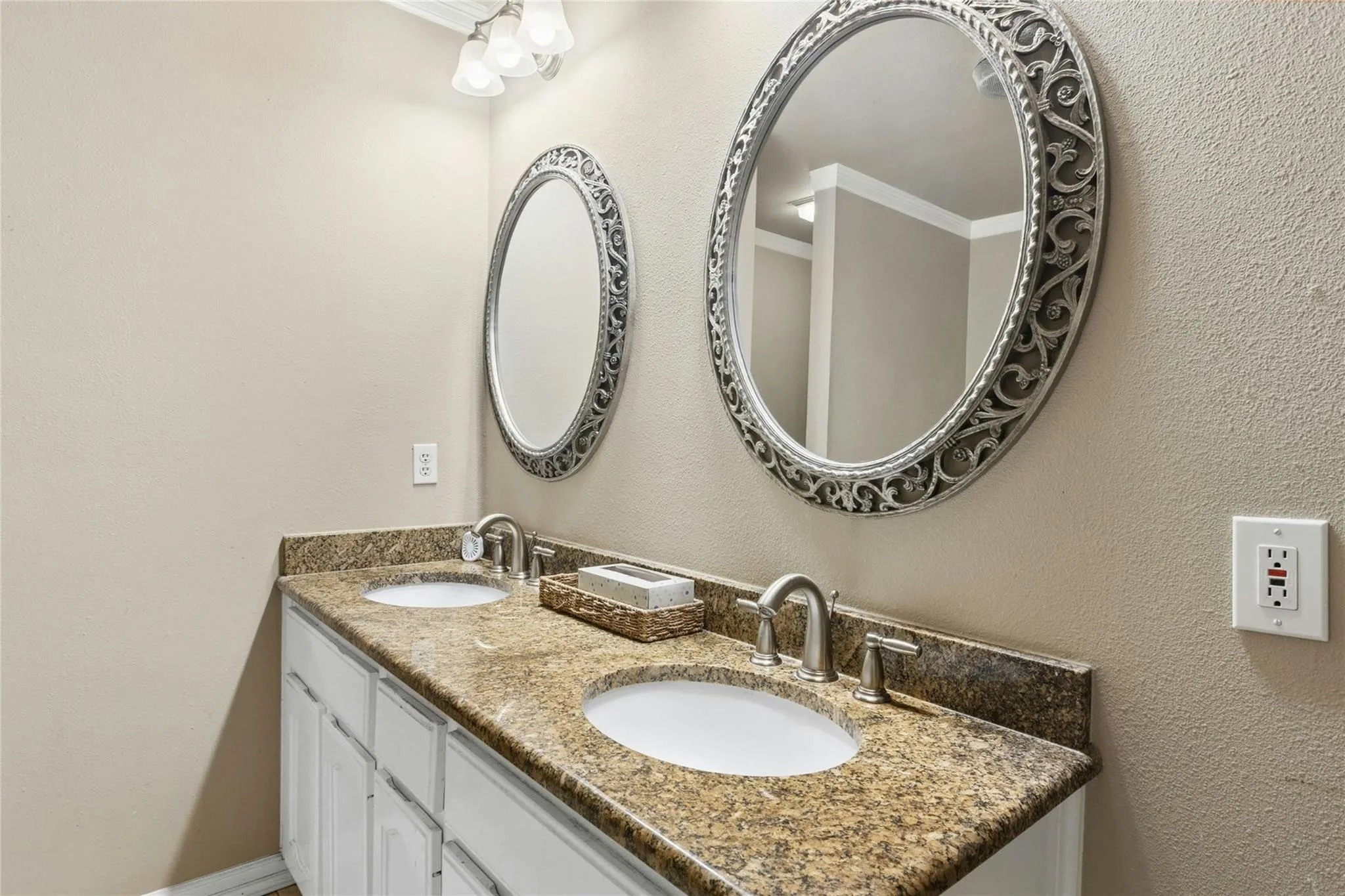 Photo 5 of 10900 CROWN COLONY DR #2