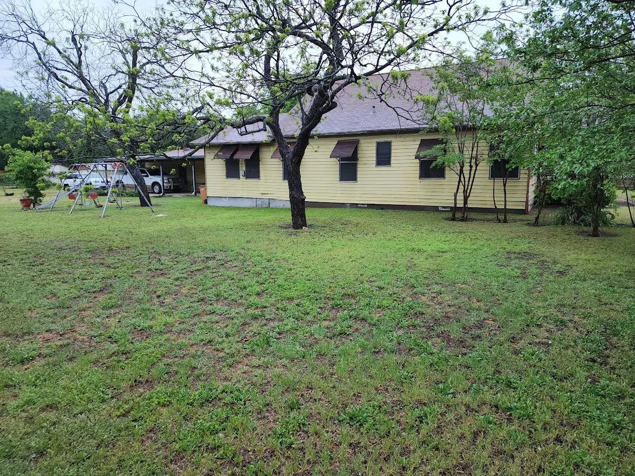 Photo 4 of 808 MONTOPOLIS DR