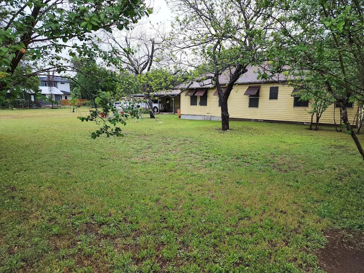 Photo 5 of 808 MONTOPOLIS DR