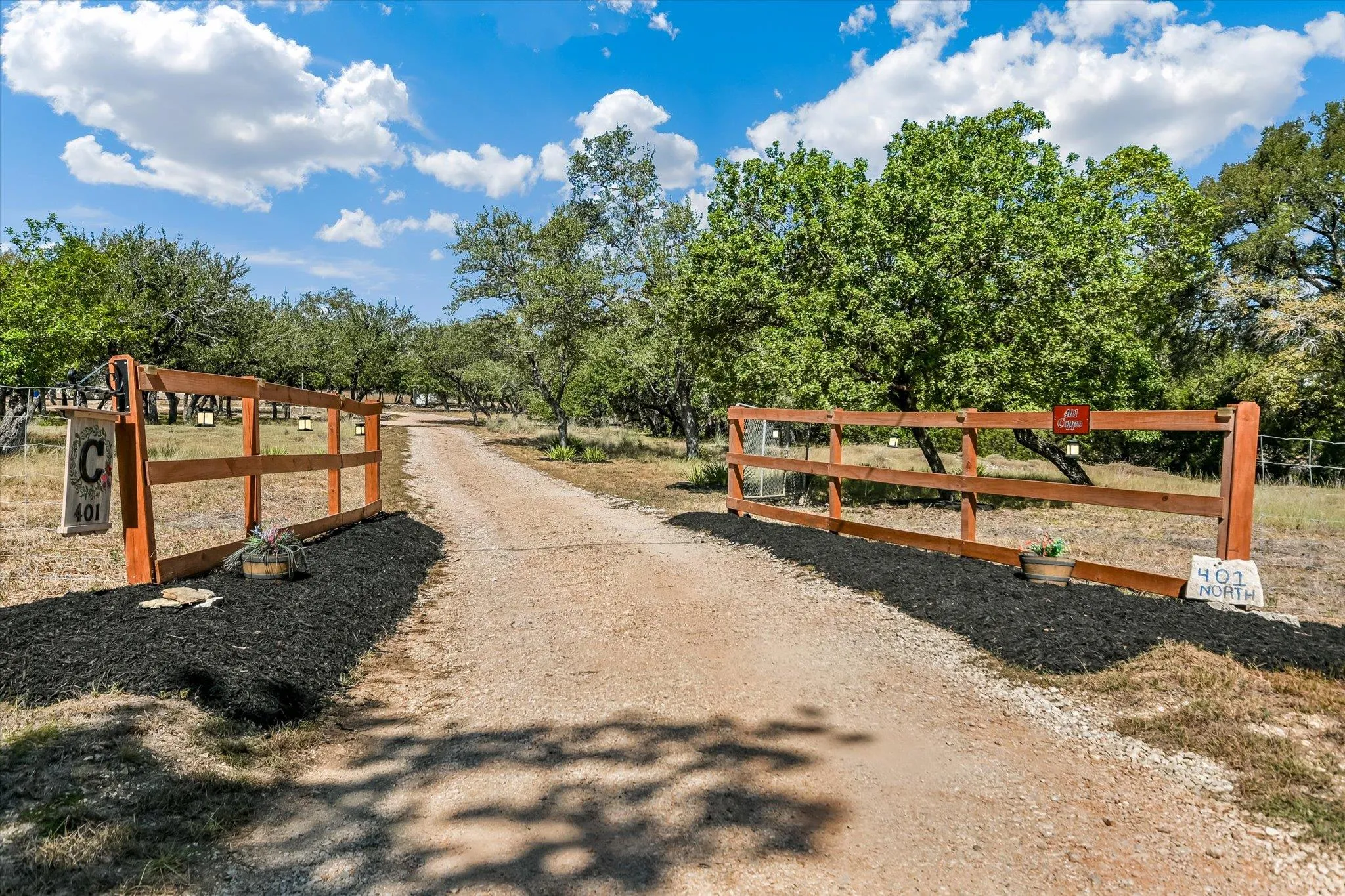 Photo of 401 N RAINBOW RANCH RD, Wimberley, TX, 78676