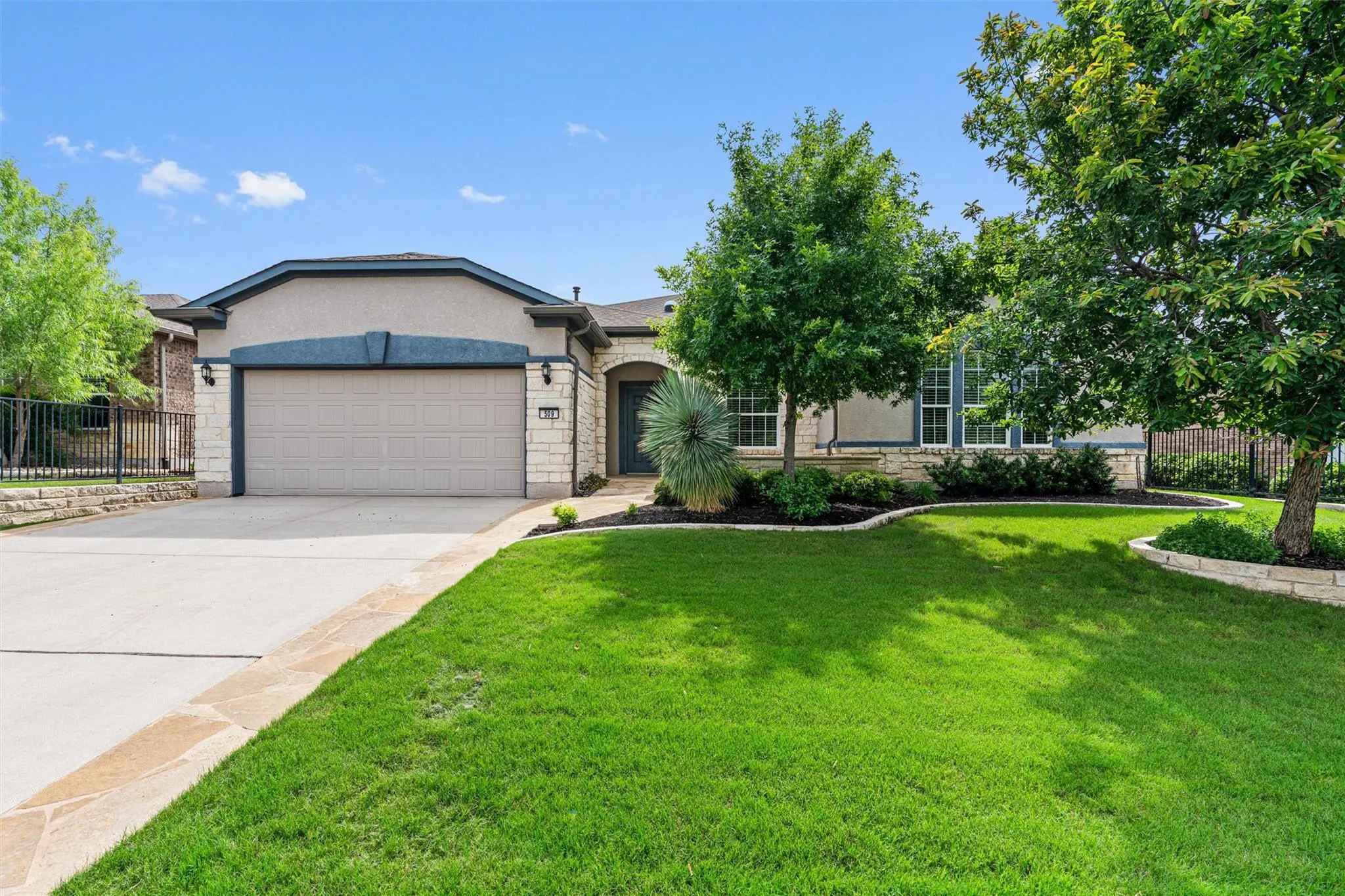 Photo 2 of 509 DAVIS MOUNTAIN CIR