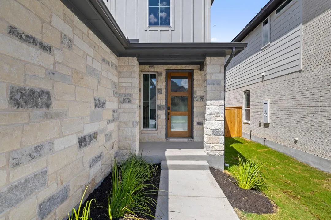 Photo 4 of 592 DARLEY OAK DRIVE NONE