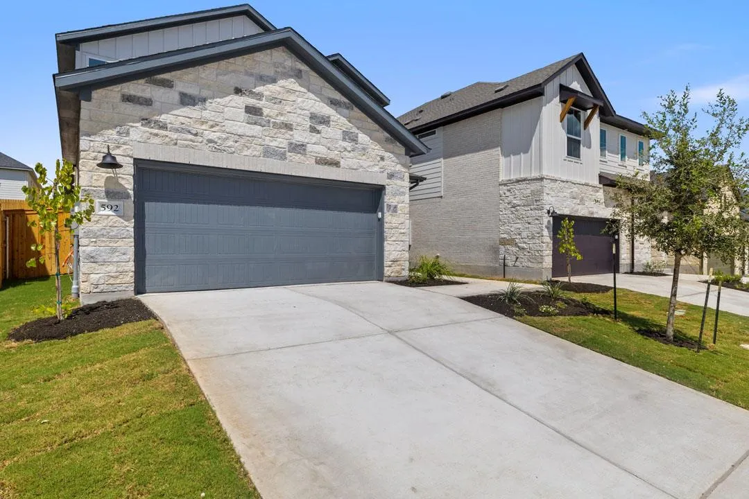 Photo 3 of 592 DARLEY OAK DRIVE NONE