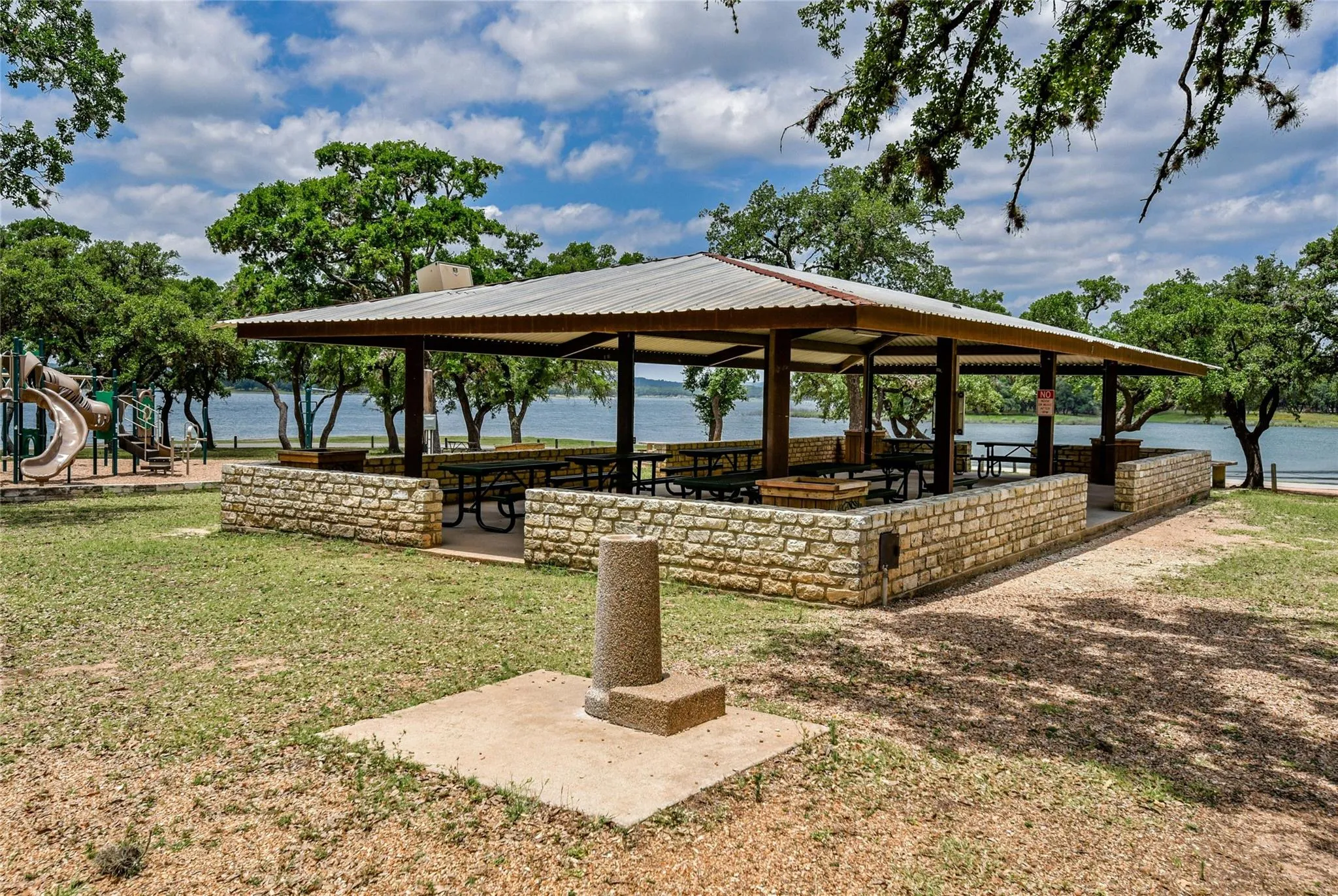 Photo 5 of 21118 HIGHLAND LAKE DR #2