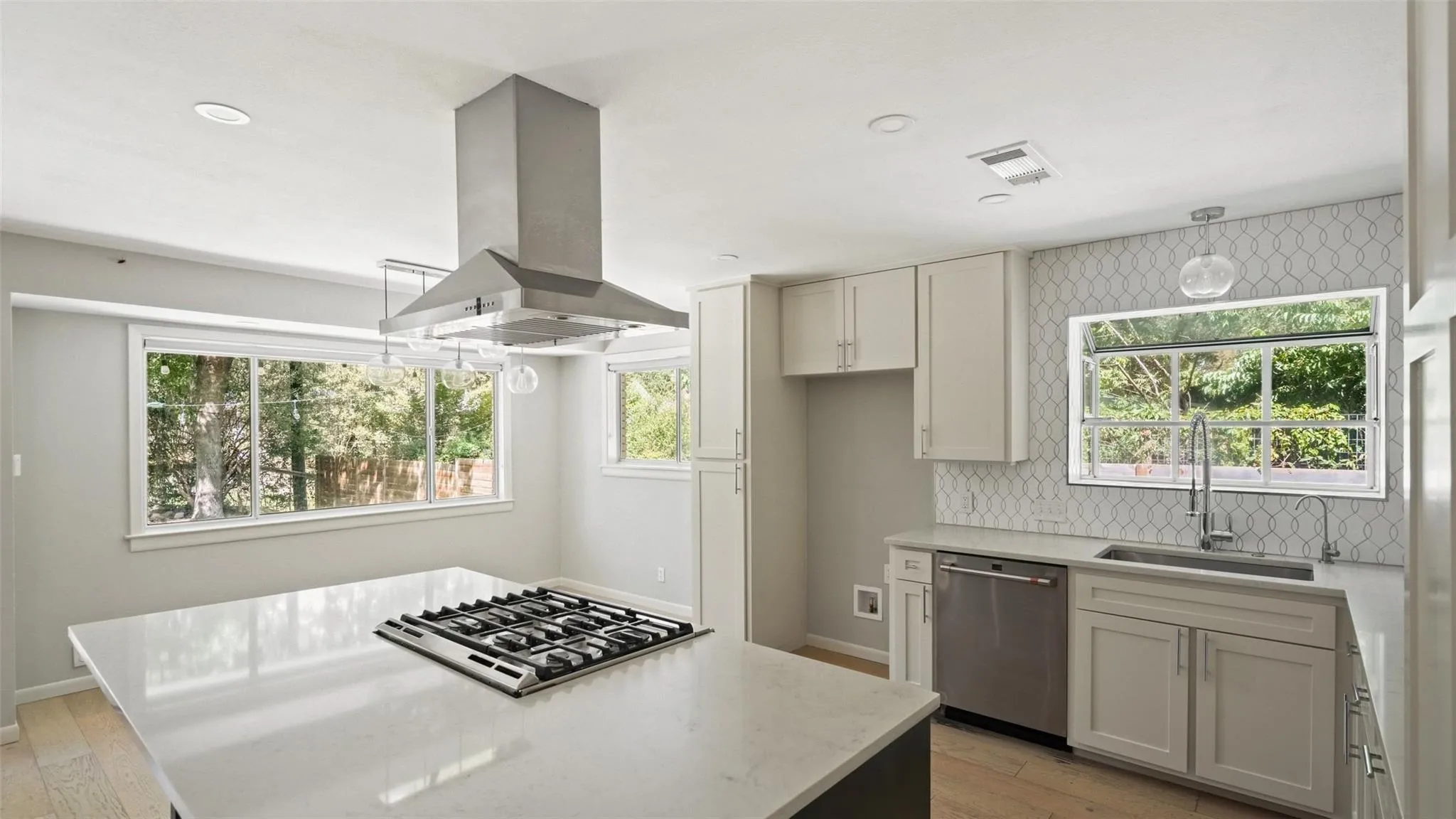 Photo 4 of 6404 SHOAL CREEK BLVD