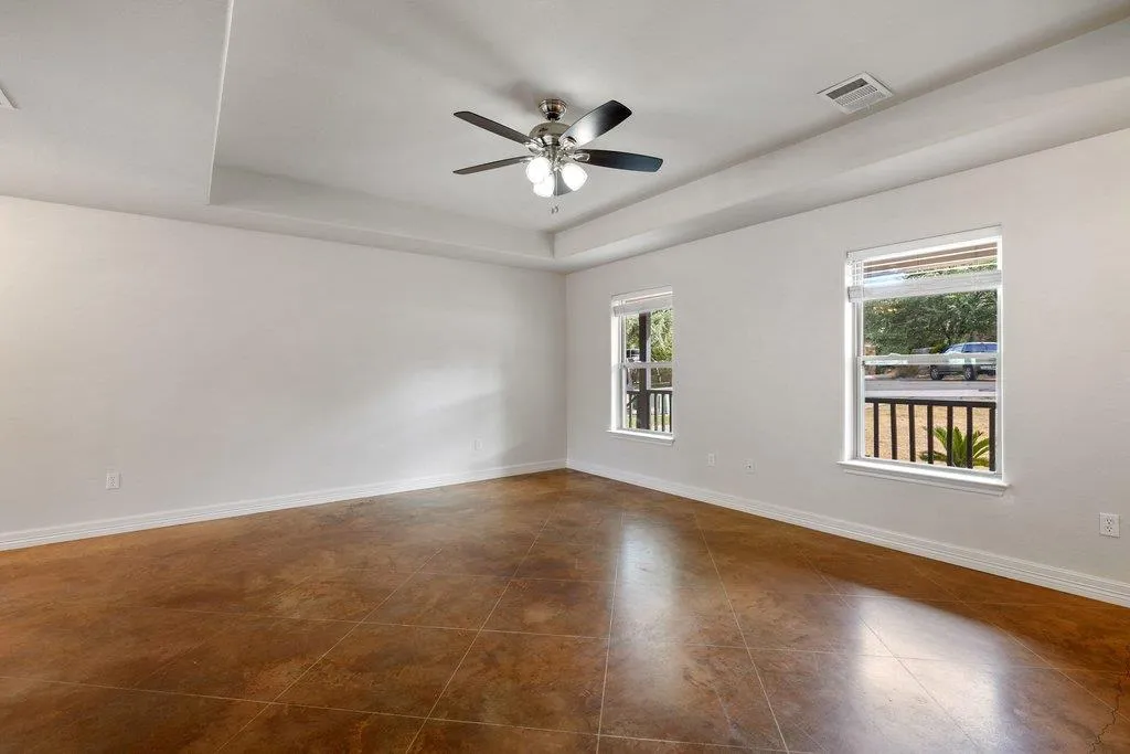 Photo 3 of 604 WHISPERING HOLLOW CIR