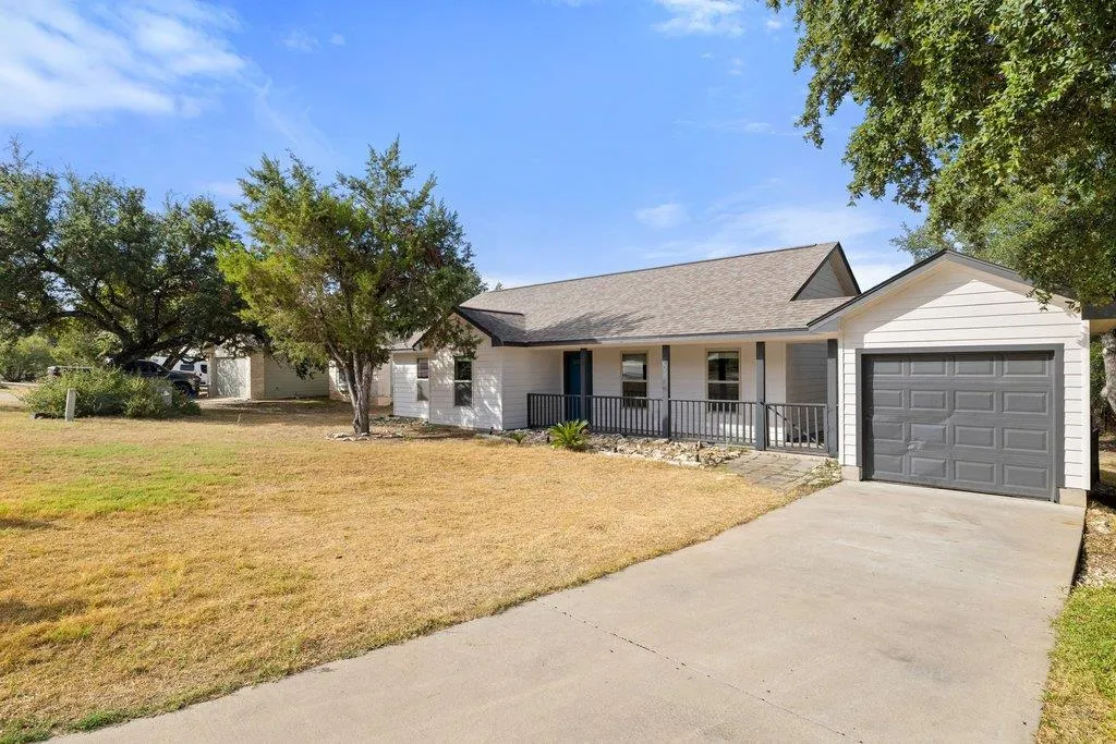 Photo 2 of 604 WHISPERING HOLLOW CIR