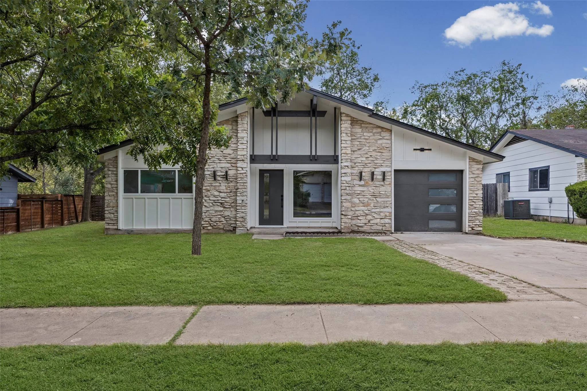 Photo of 811 GLEN OAK DR, Austin, TX, 78745