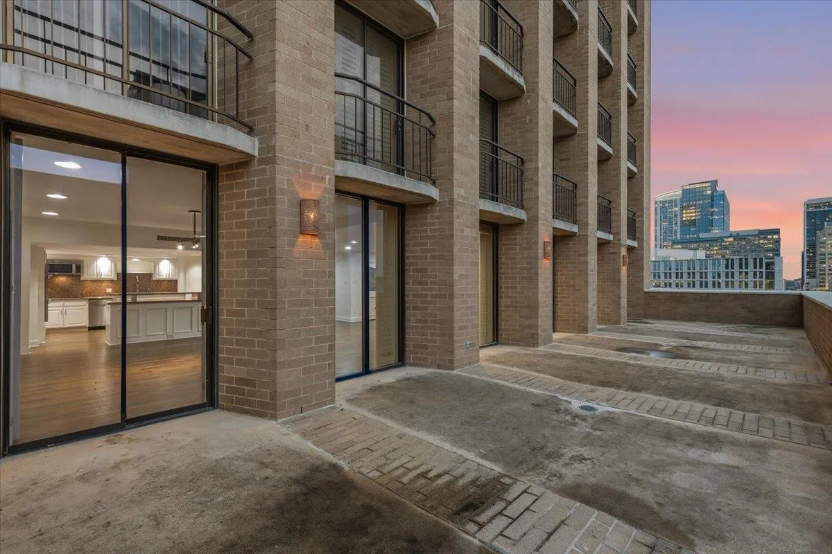 Photo 4 of 1122 COLORADO ST #1004