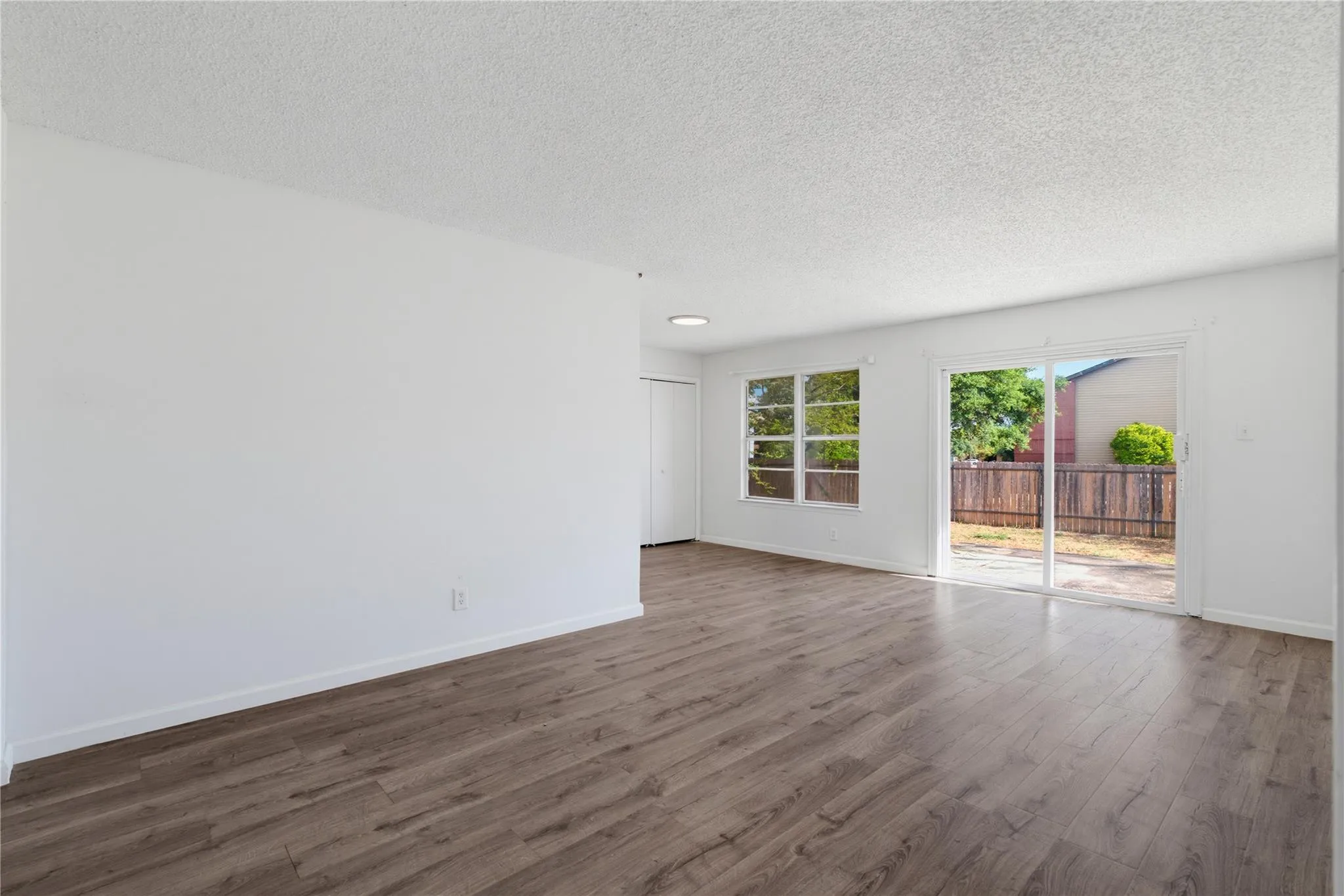 Photo 4 of 2311 CAMPDEN DR
