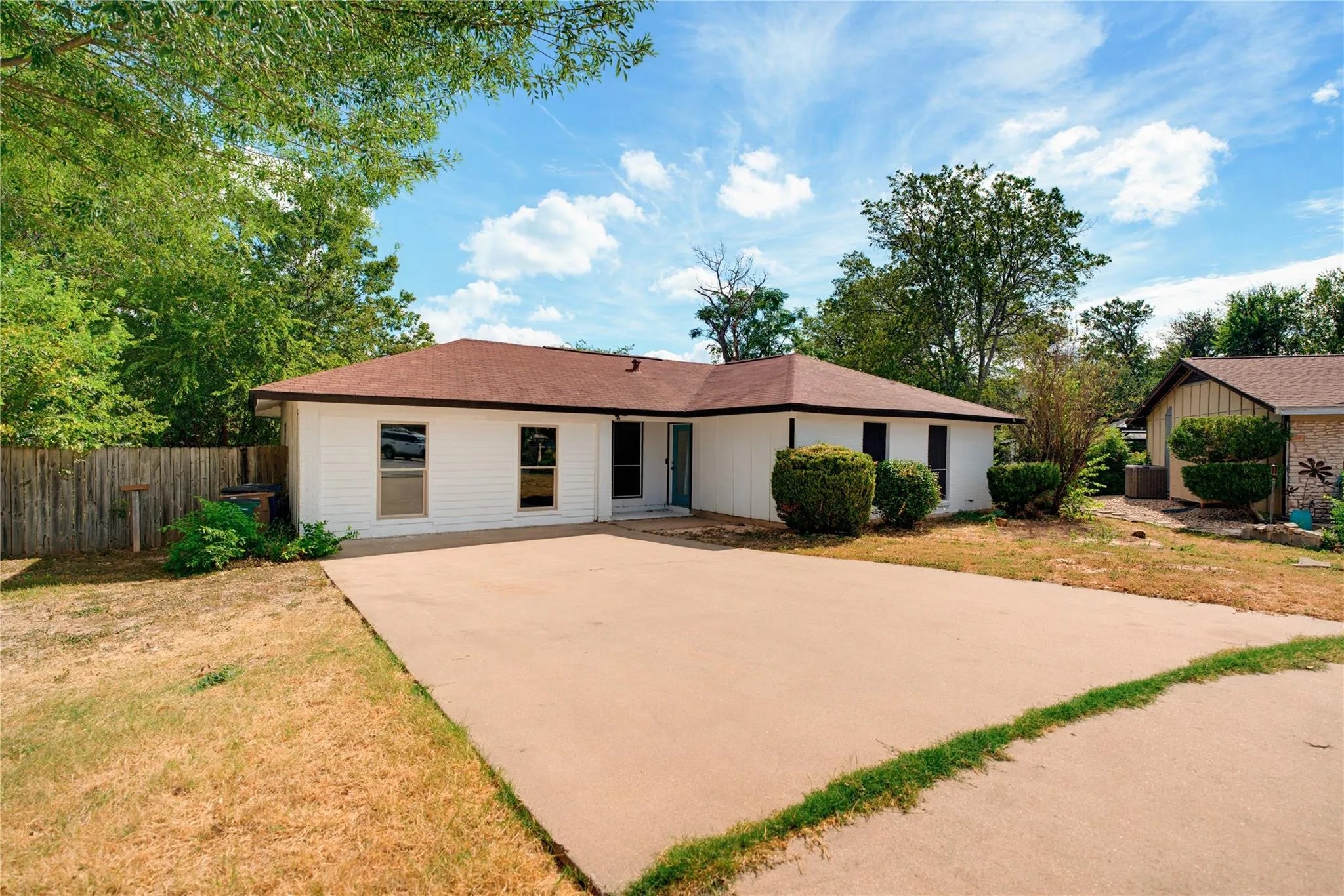 Photo 2 of 2311 CAMPDEN DR