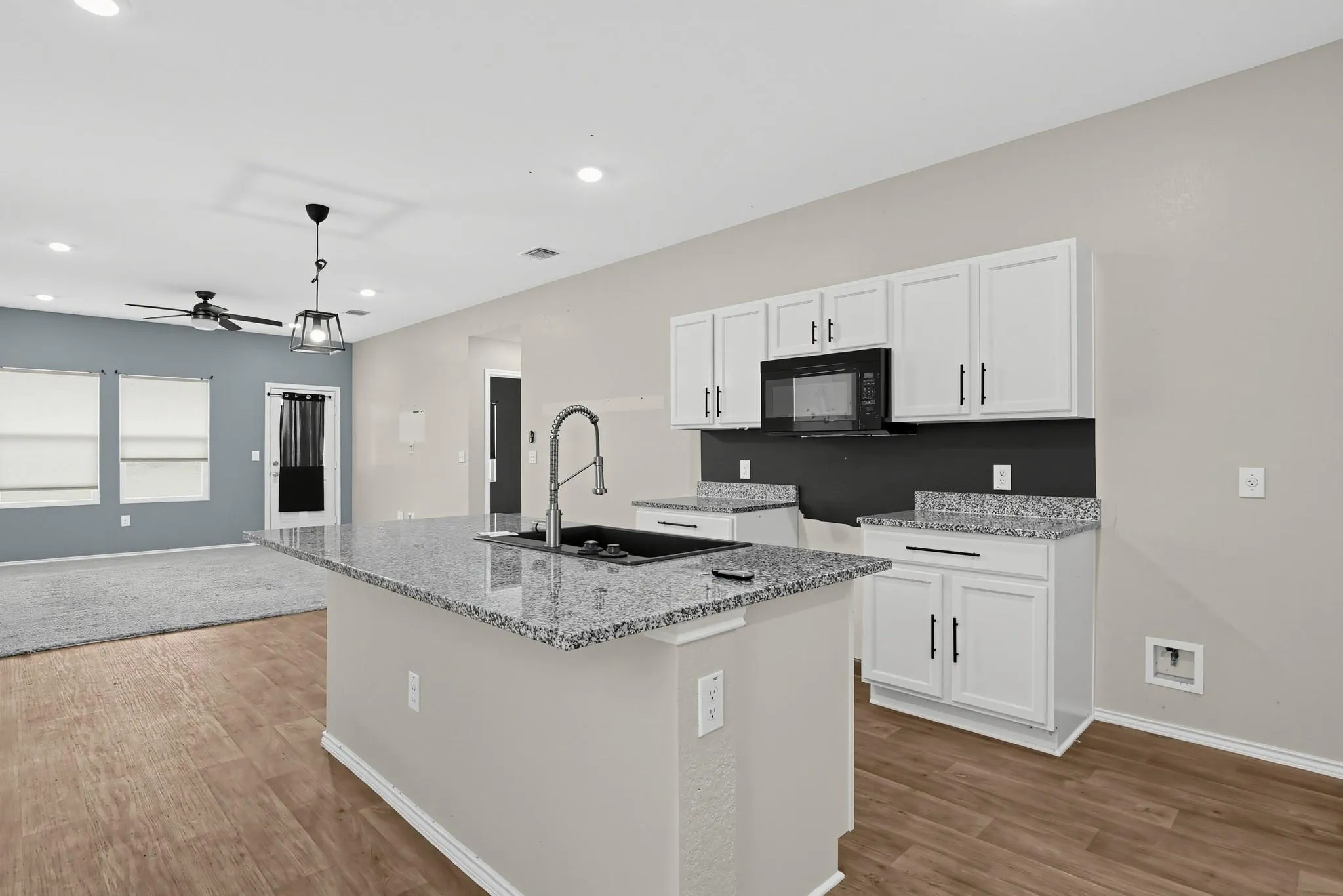 Photo 3 of 11810 PYRITE RD