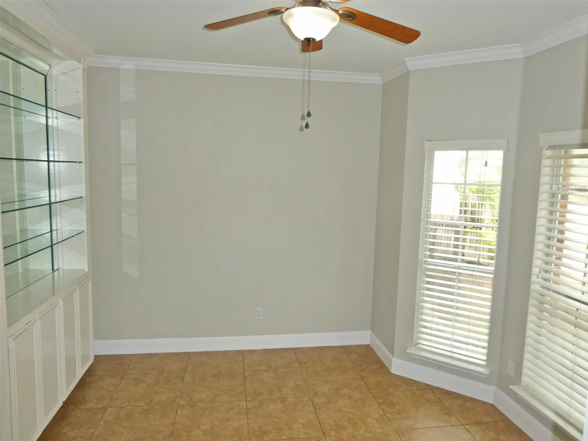 Photo 3 of 2910 S PHOENIX CV