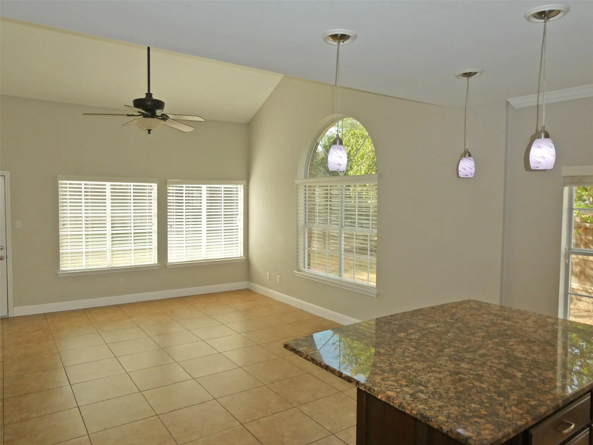 Photo 5 of 2910 S PHOENIX CV
