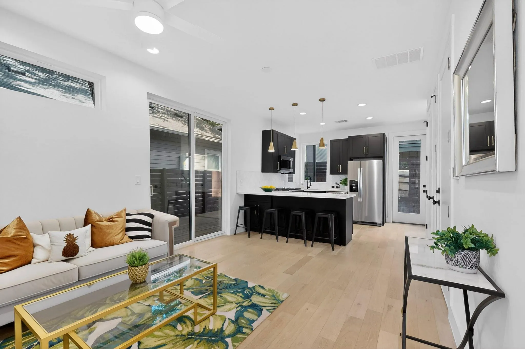 Photo 2 of 1708 CANTERBURY ST #2