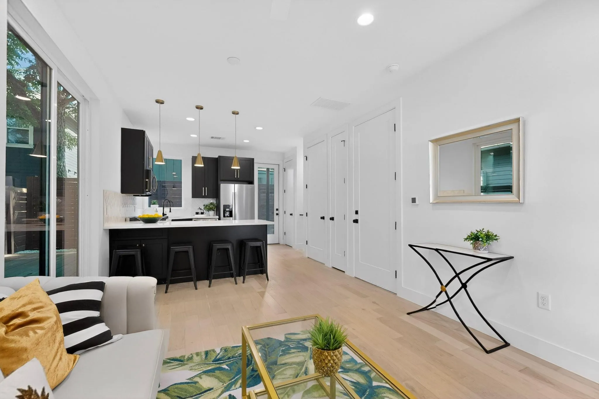 Photo 3 of 1708 CANTERBURY ST #2