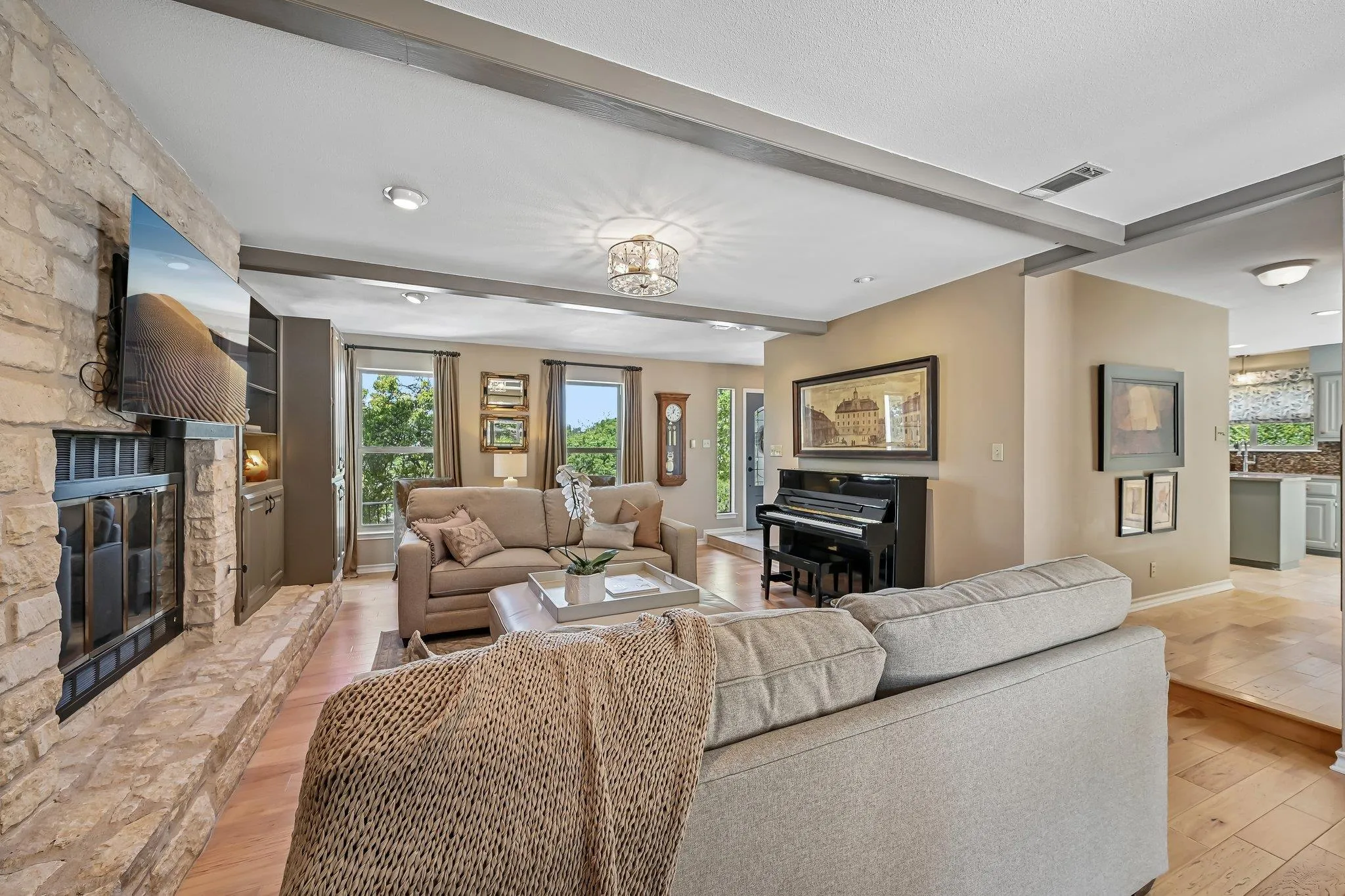 Photo 3 of 6009 DIAMOND HEAD DR
