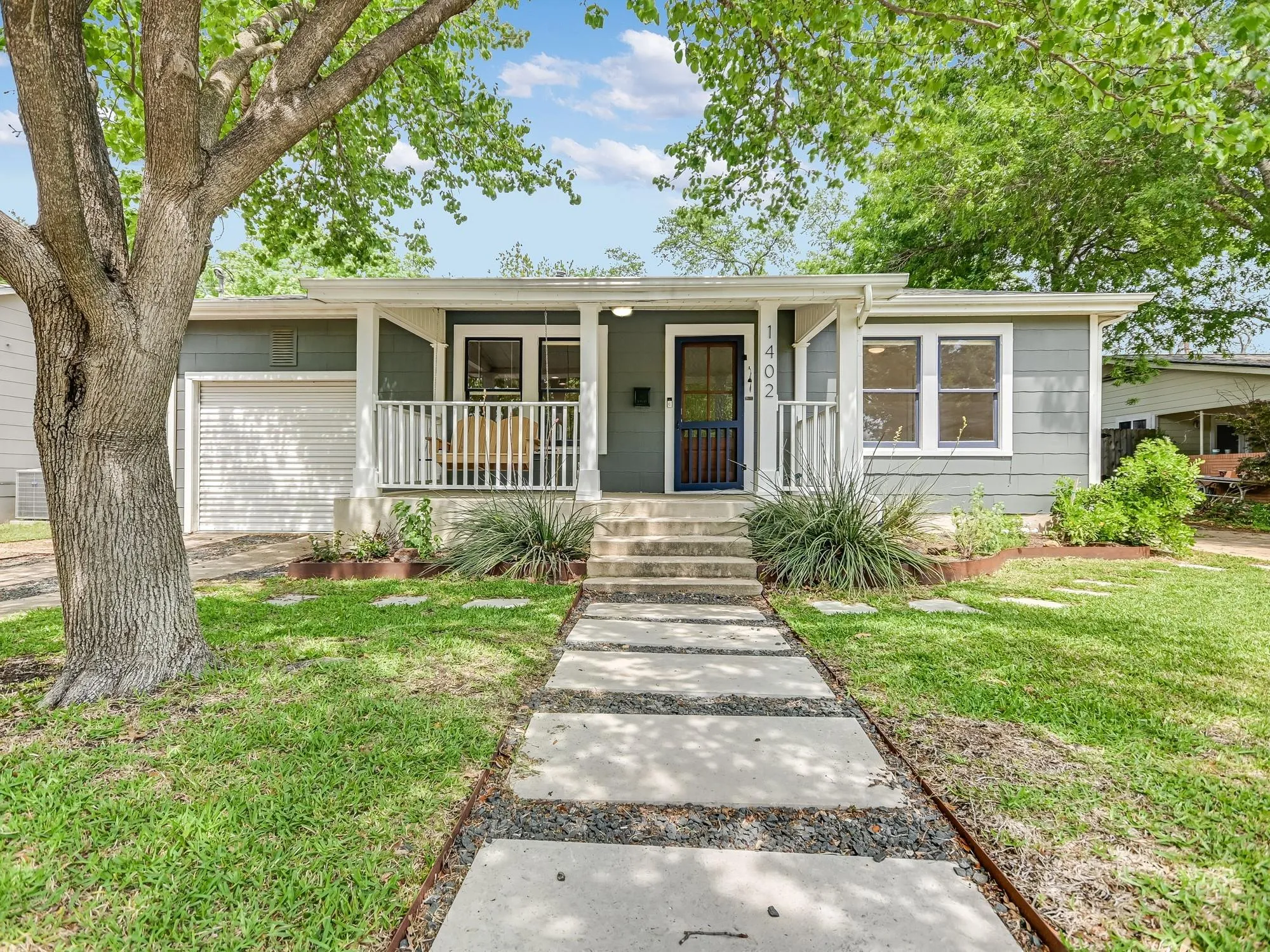 Photo 2 of 1402 ROMERIA DR