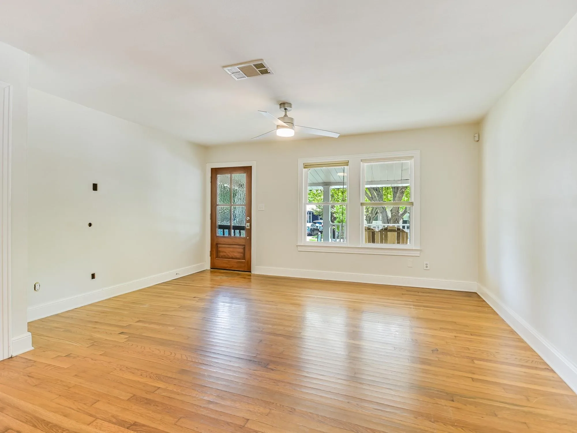 Photo 5 of 1402 ROMERIA DR