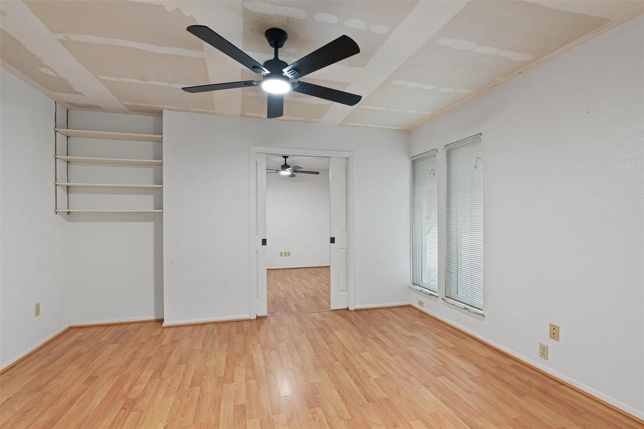 Photo 5 of 1002 PENNY LN