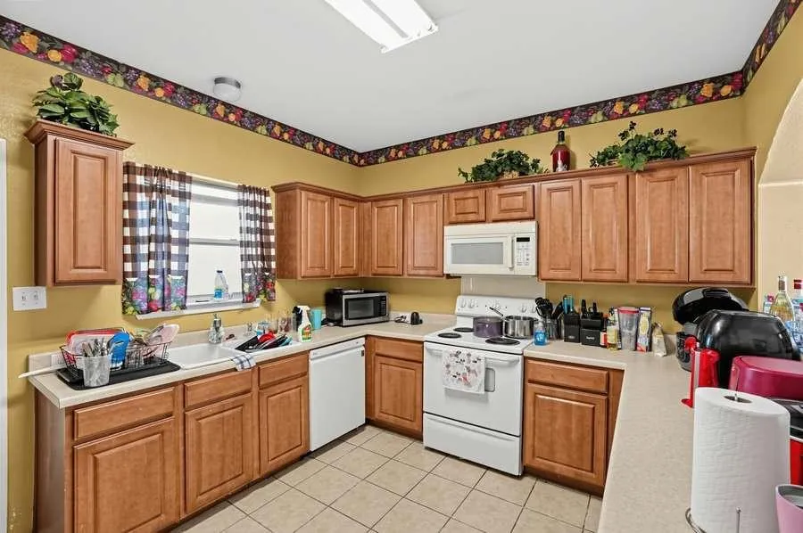 Photo 4 of 11408 HEREFORD ST