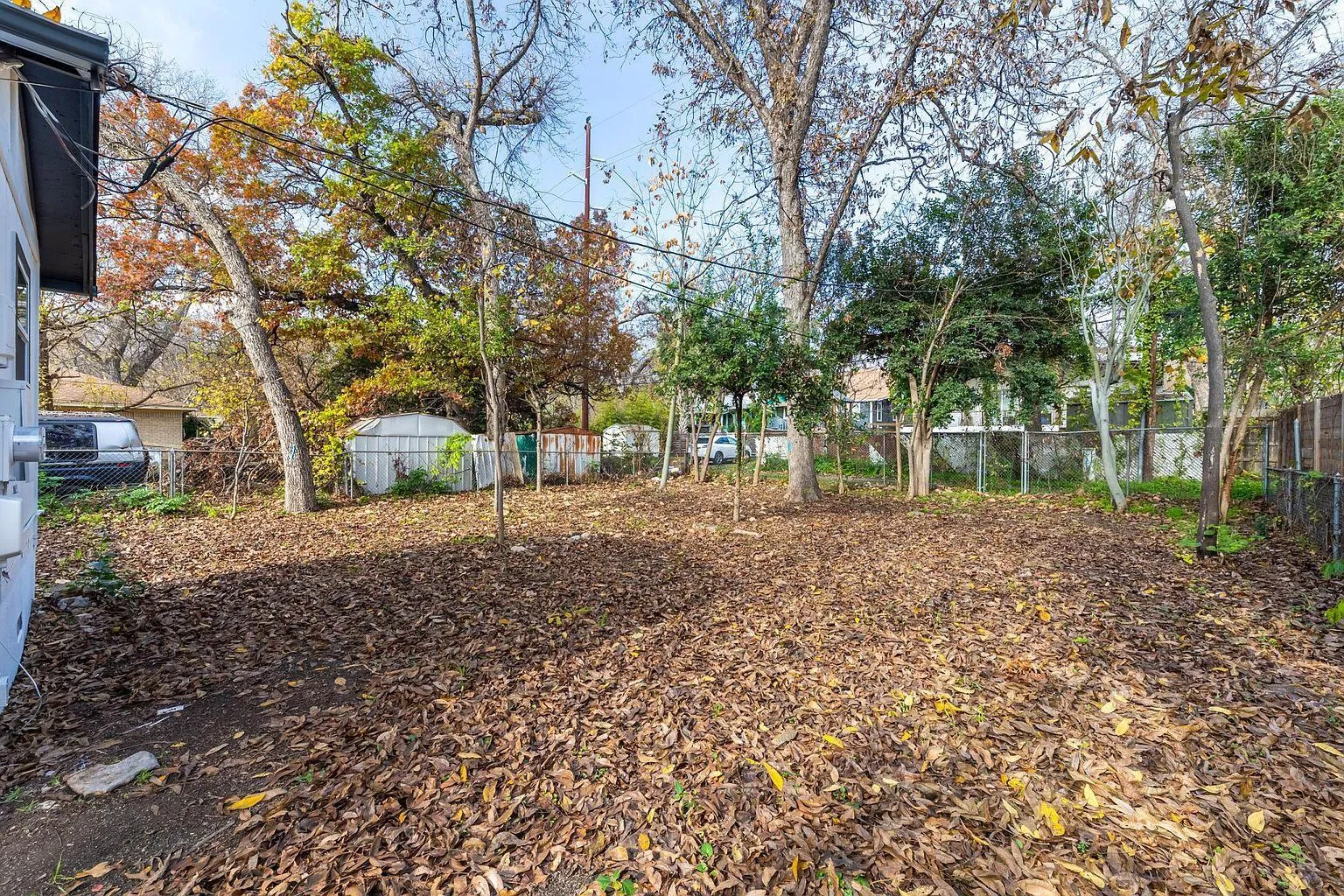 Photo 4 of 1614 HOLLY ST