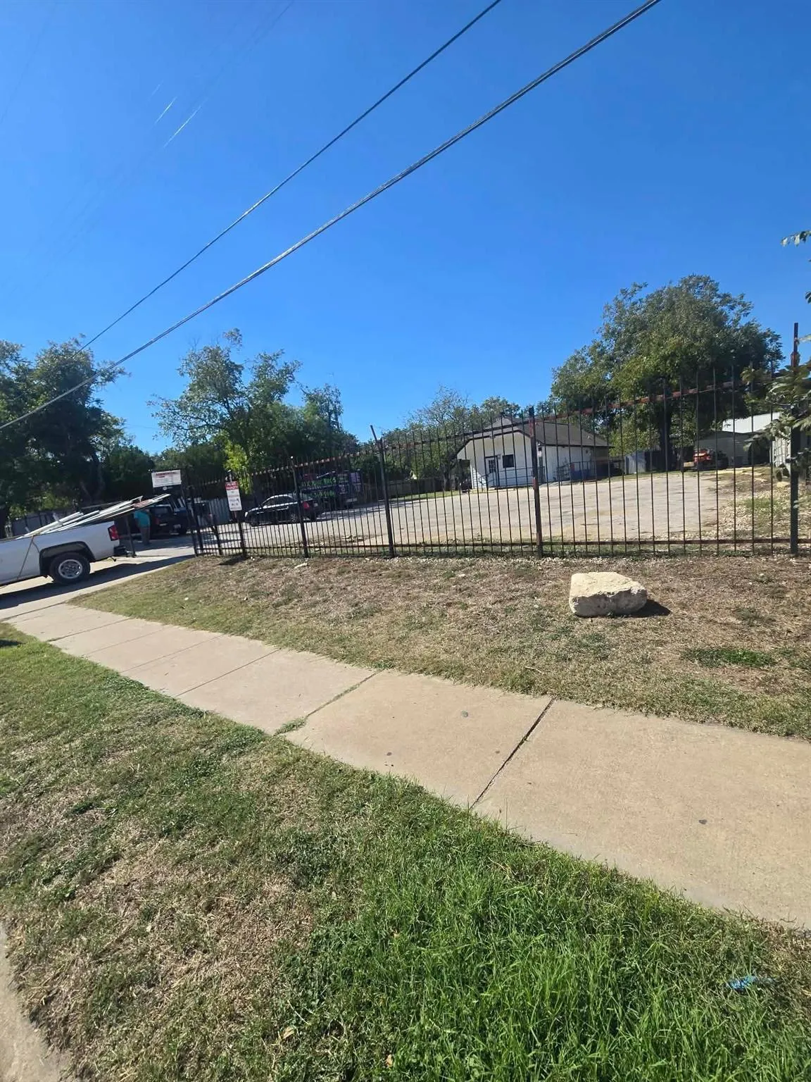 Photo of 5808 MANOR RD, Austin, TX, 78723