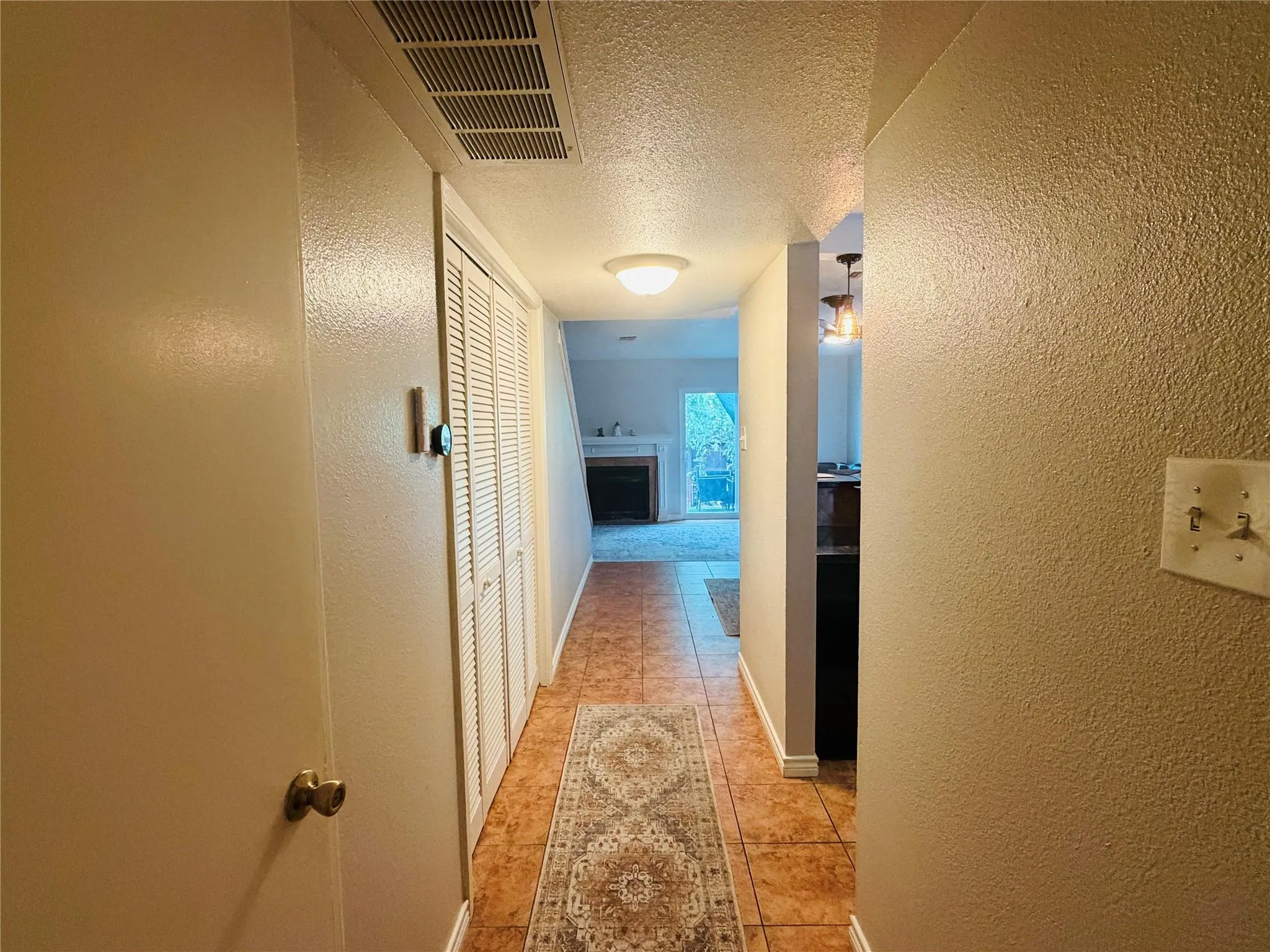 Photo 5 of 2018 W RUNDBERG LN #12B