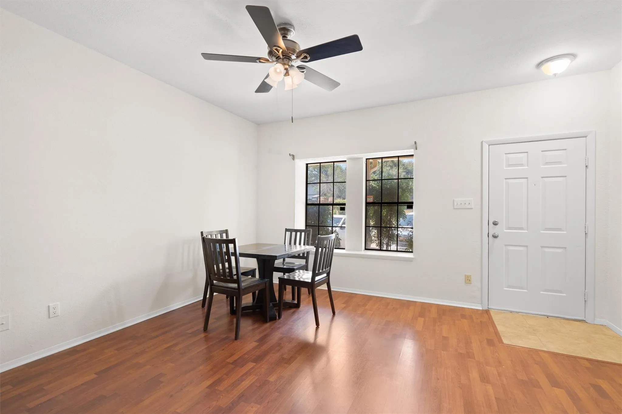 Photo 4 of 11901 SWEARINGEN DR #63