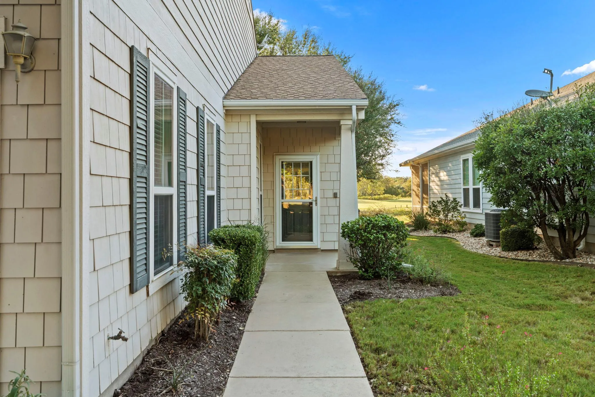 Photo 5 of 123 DICKENS CIR