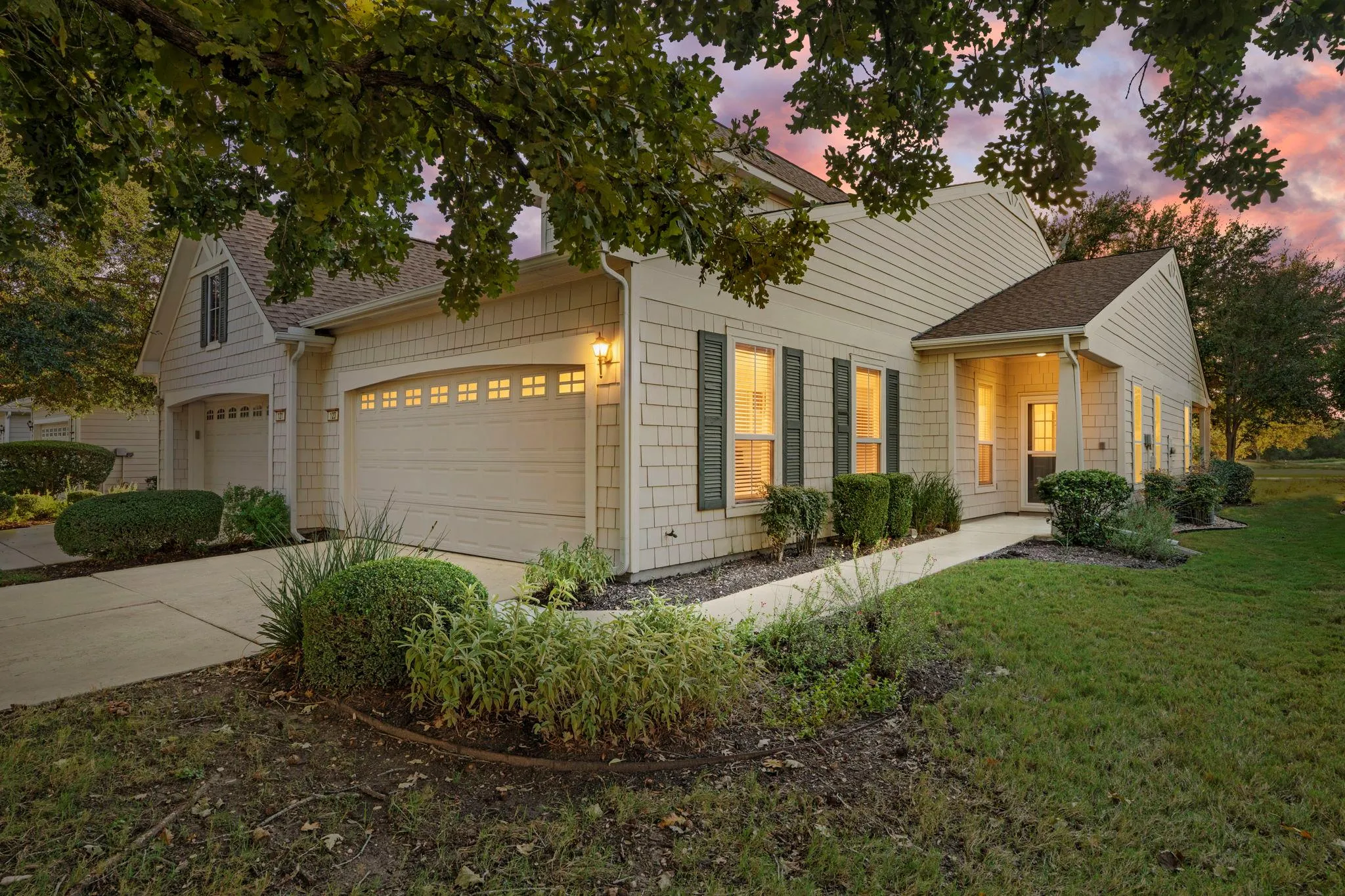 Photo 2 of 123 DICKENS CIR