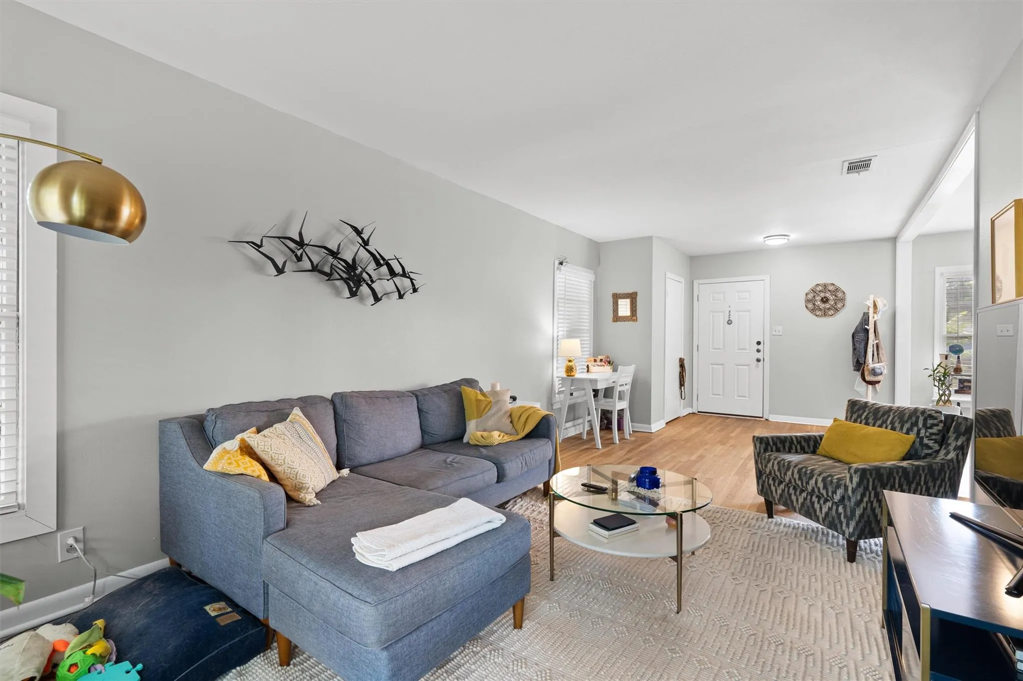 Photo 2 of 2633 W 45TH ST