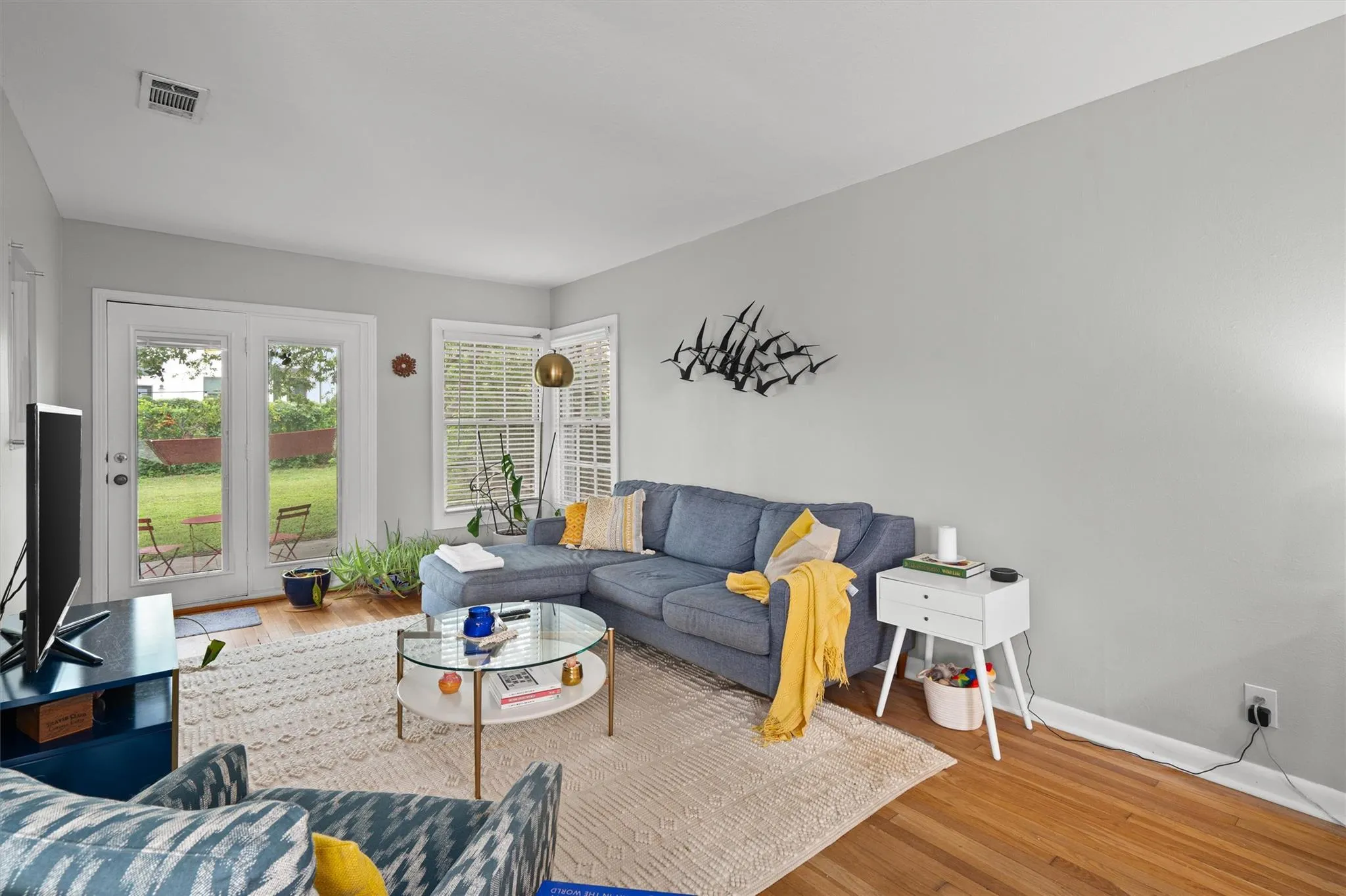 Photo 3 of 2633 W 45TH ST