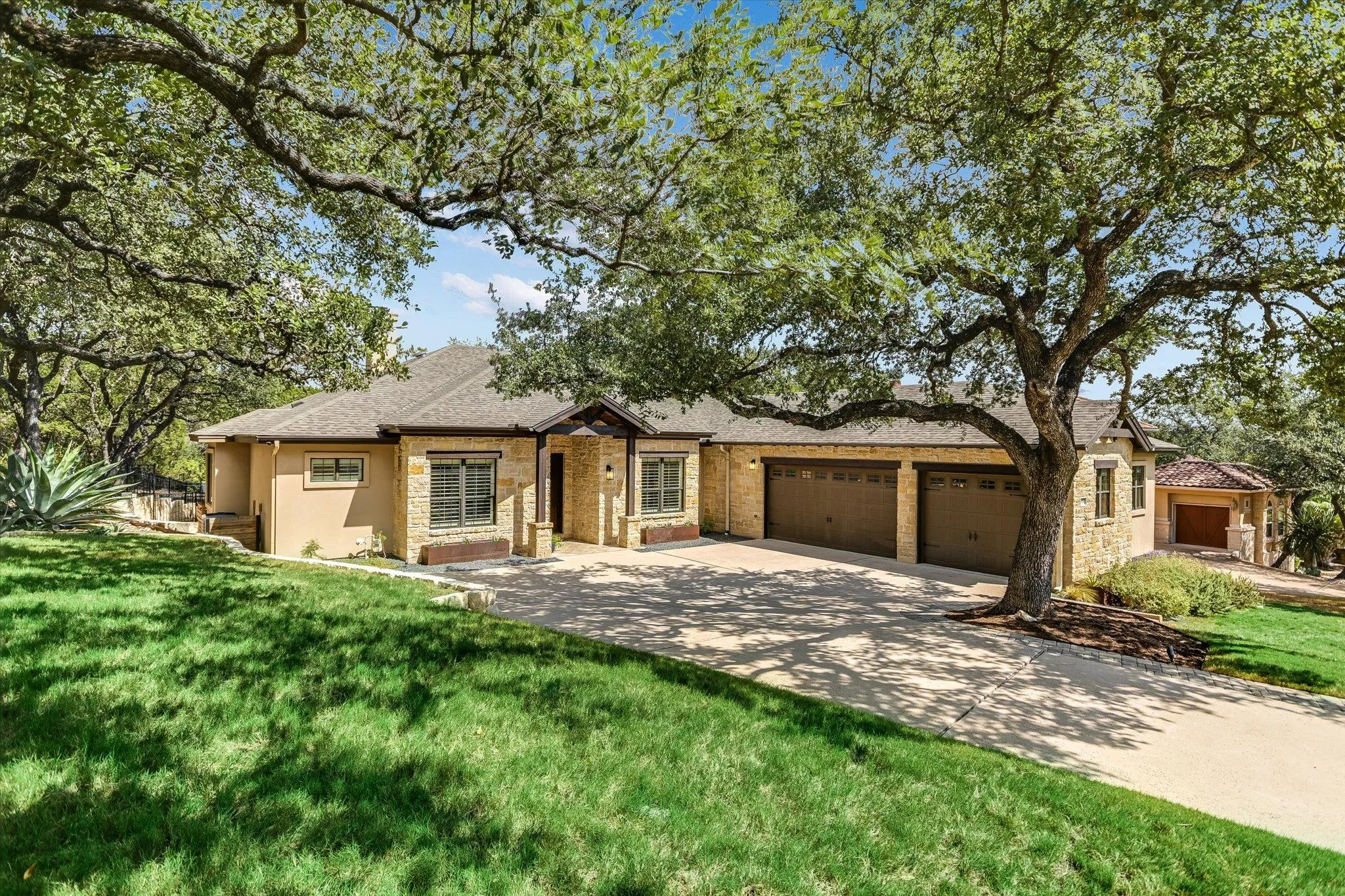 Photo of 7304 TURNBUOY DR, Austin, TX, 78730