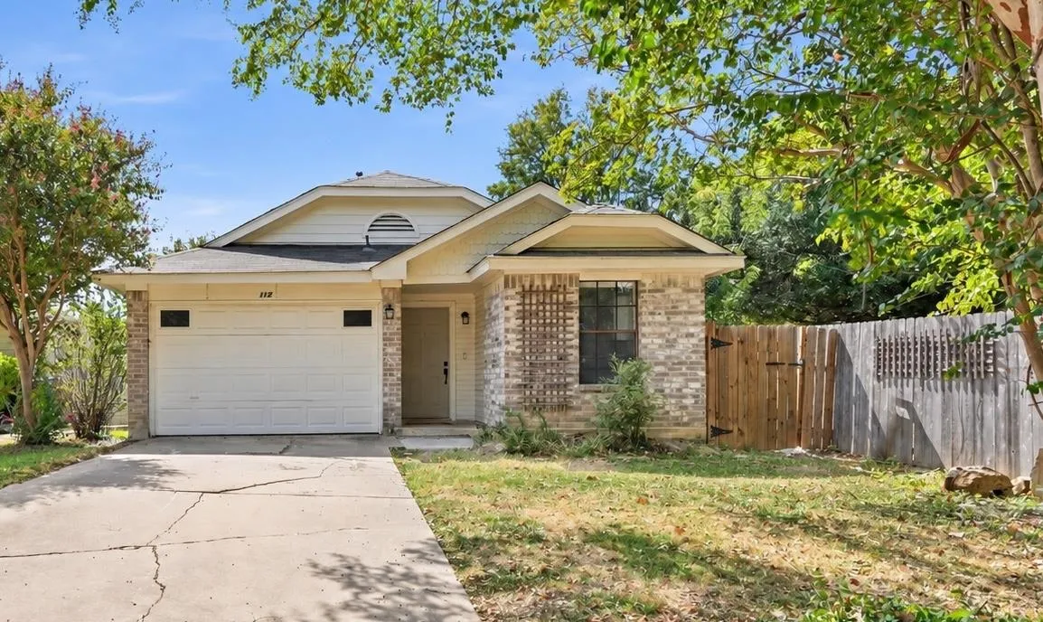Photo of 1124 GREENBRIAR LOOP, Round Rock, TX, 78664