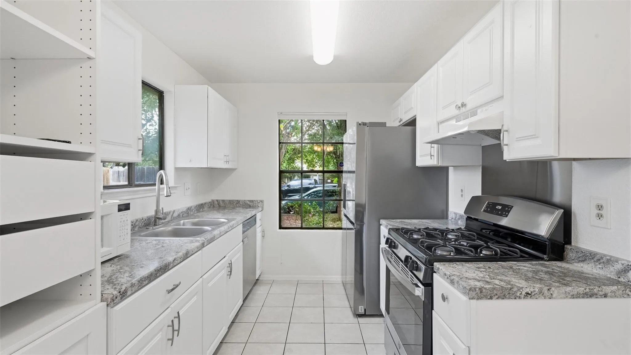 Photo 3 of 1124 GREENBRIAR LOOP