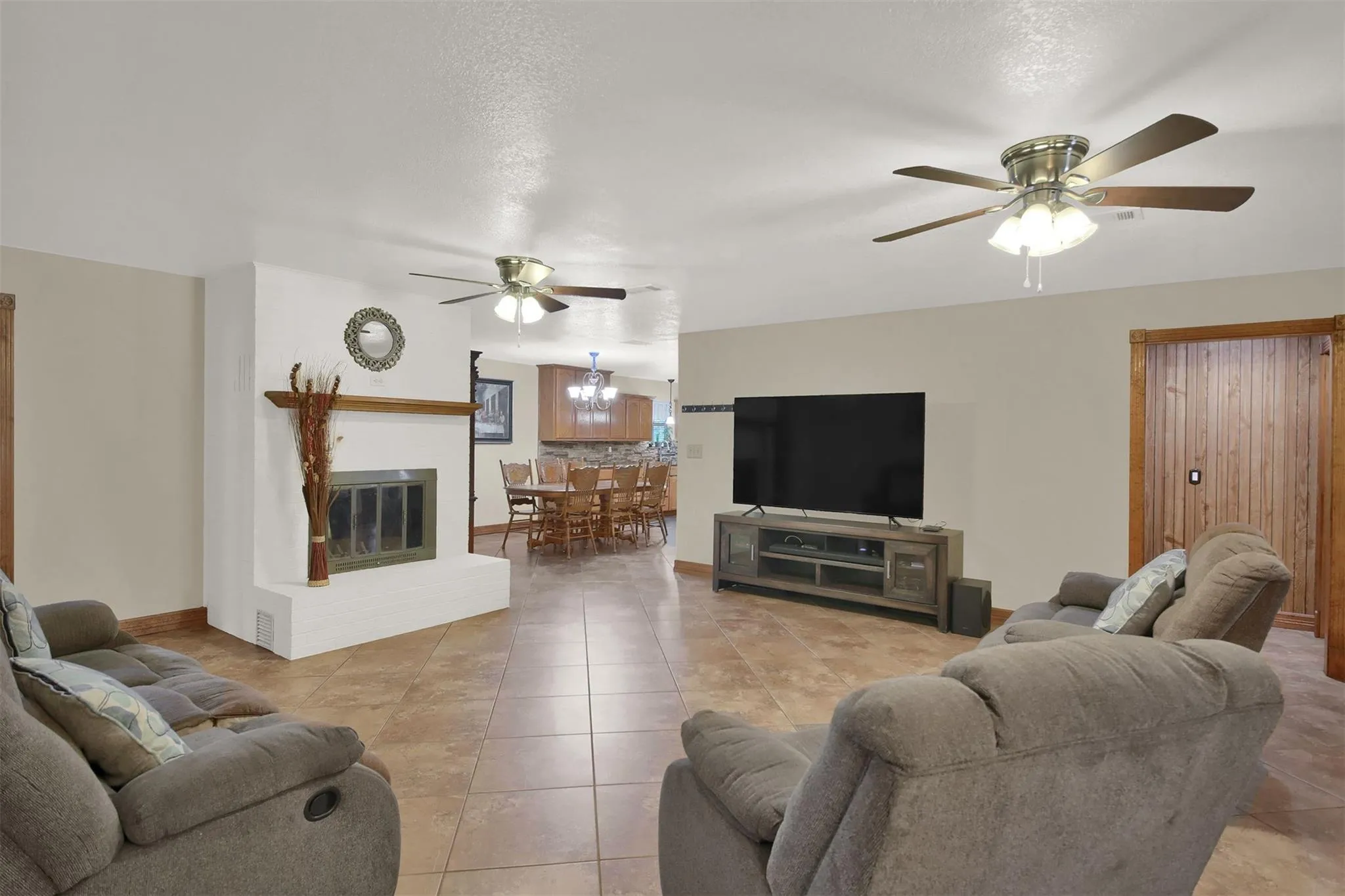 Photo 4 of 191 JORDAN LN