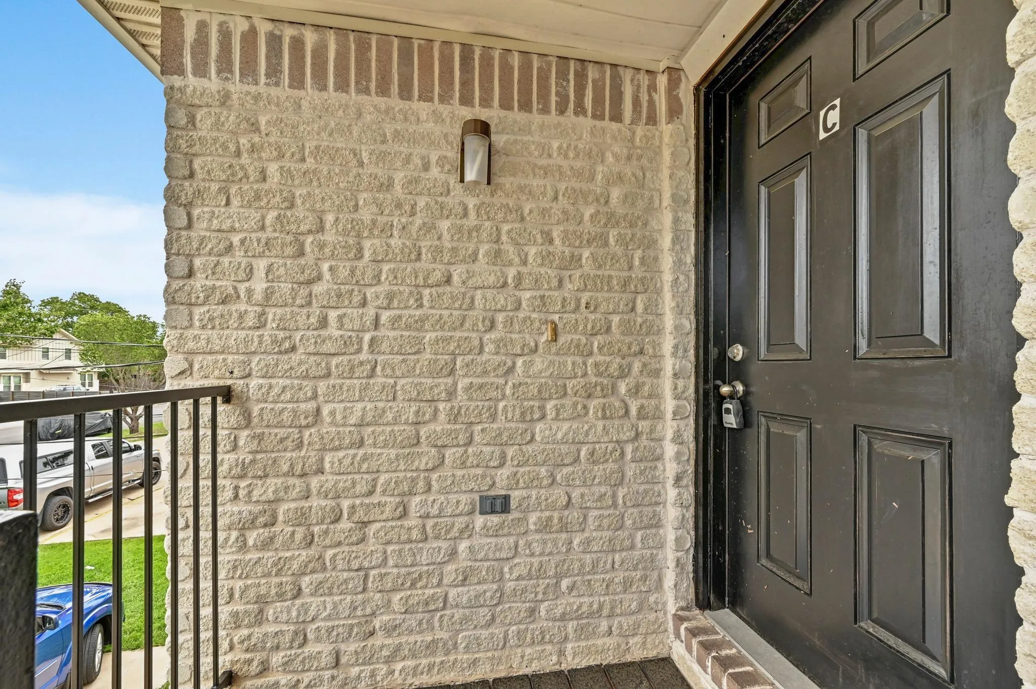 Photo 4 of 2212 KATY LN
