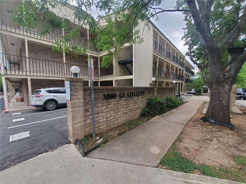 Photo 2 of 3000 GUADALUPE ST #305