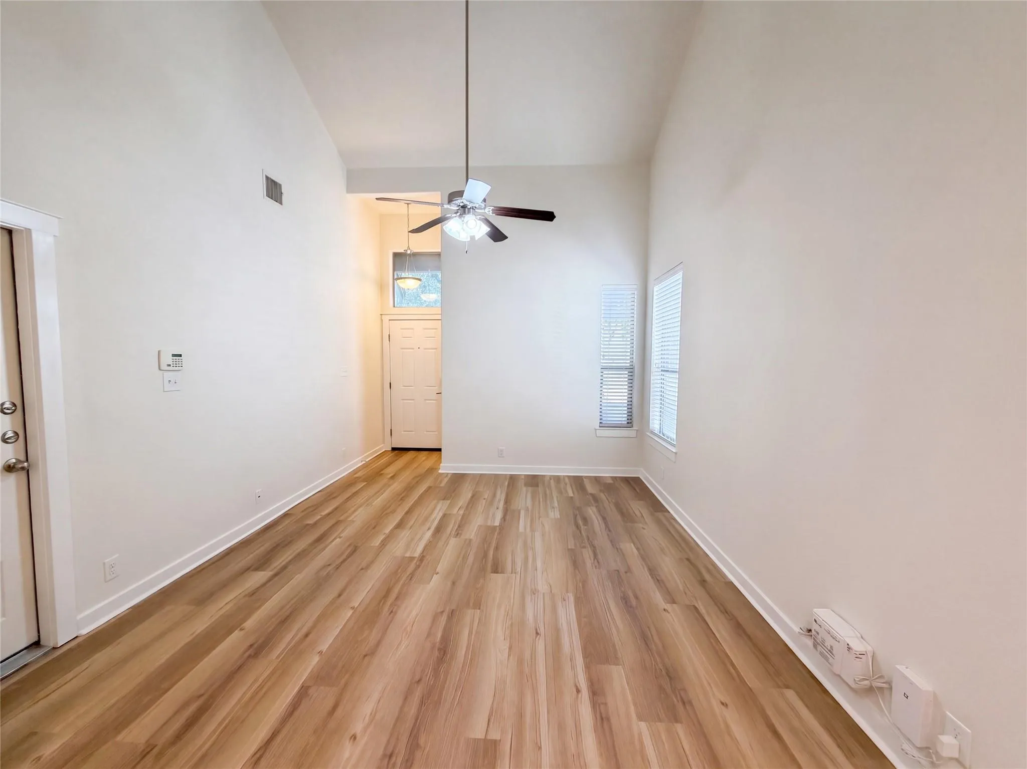 Photo 3 of 2101 RIVERS EDGE WAY #29