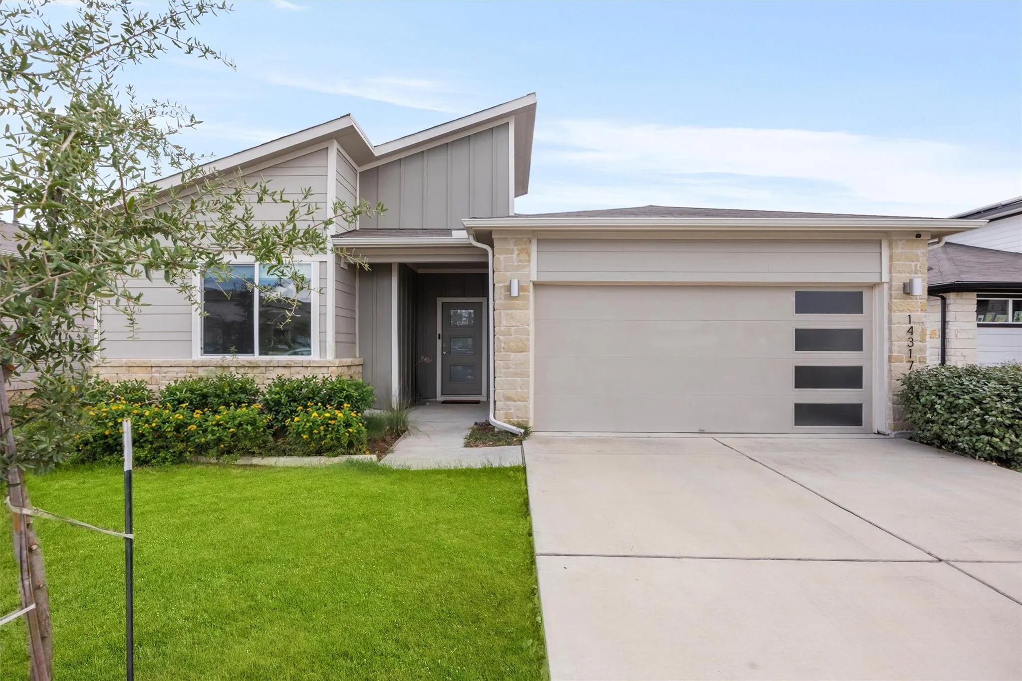 Photo 2 of 14317 CANTARRA DR