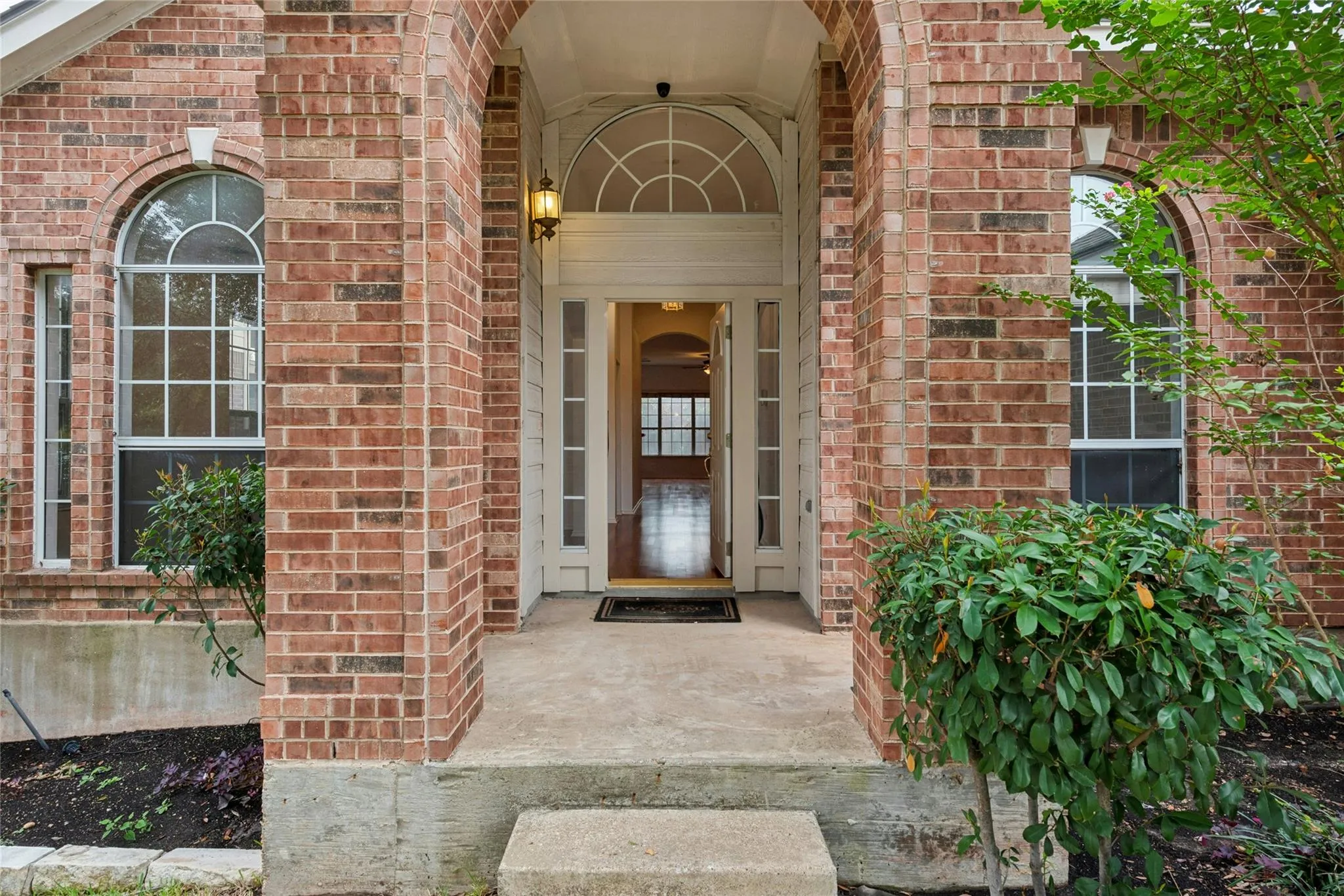 Photo 3 of 1421 HARGIS CRK